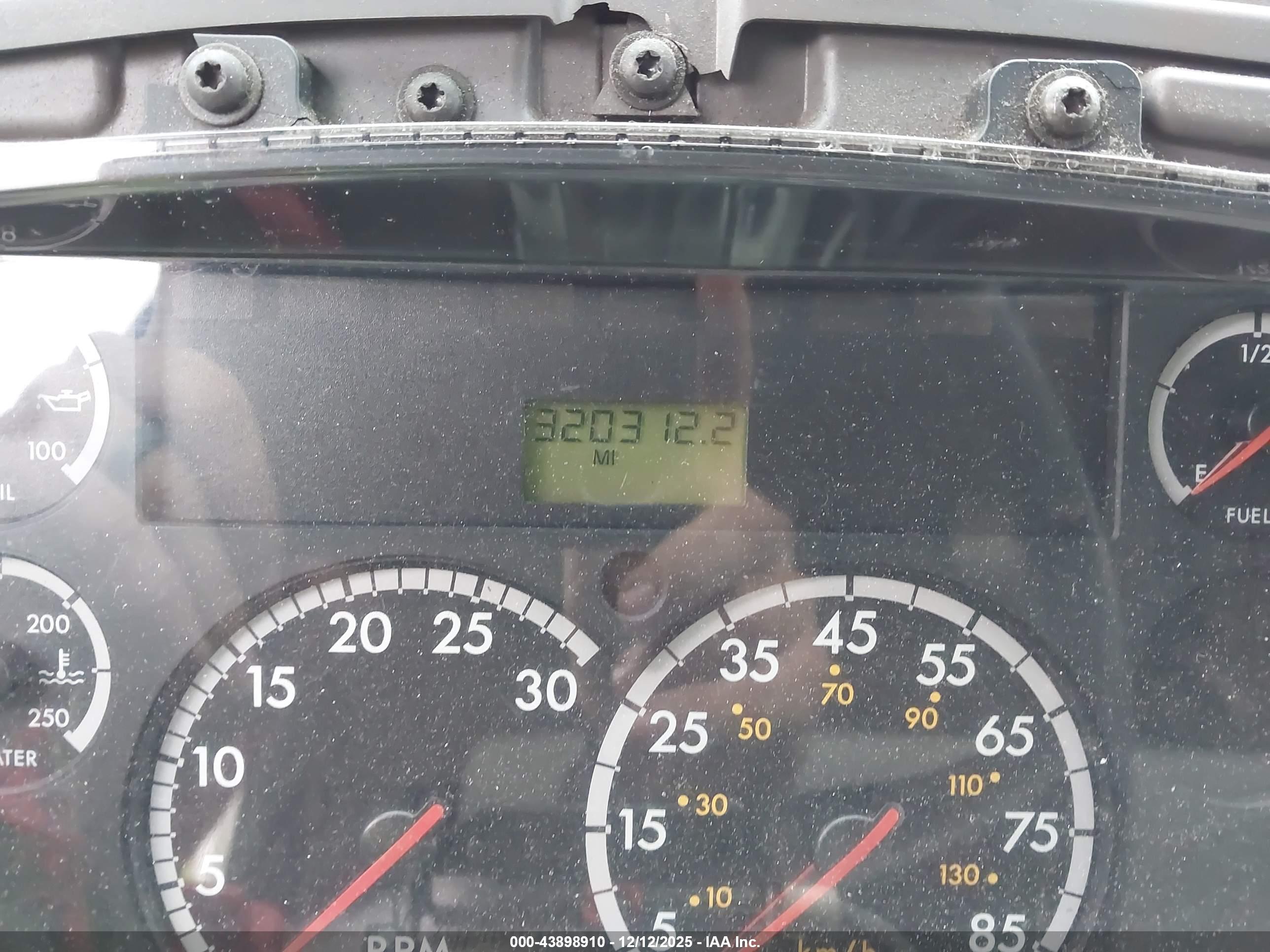 FREIGHTLINER M2 image 6