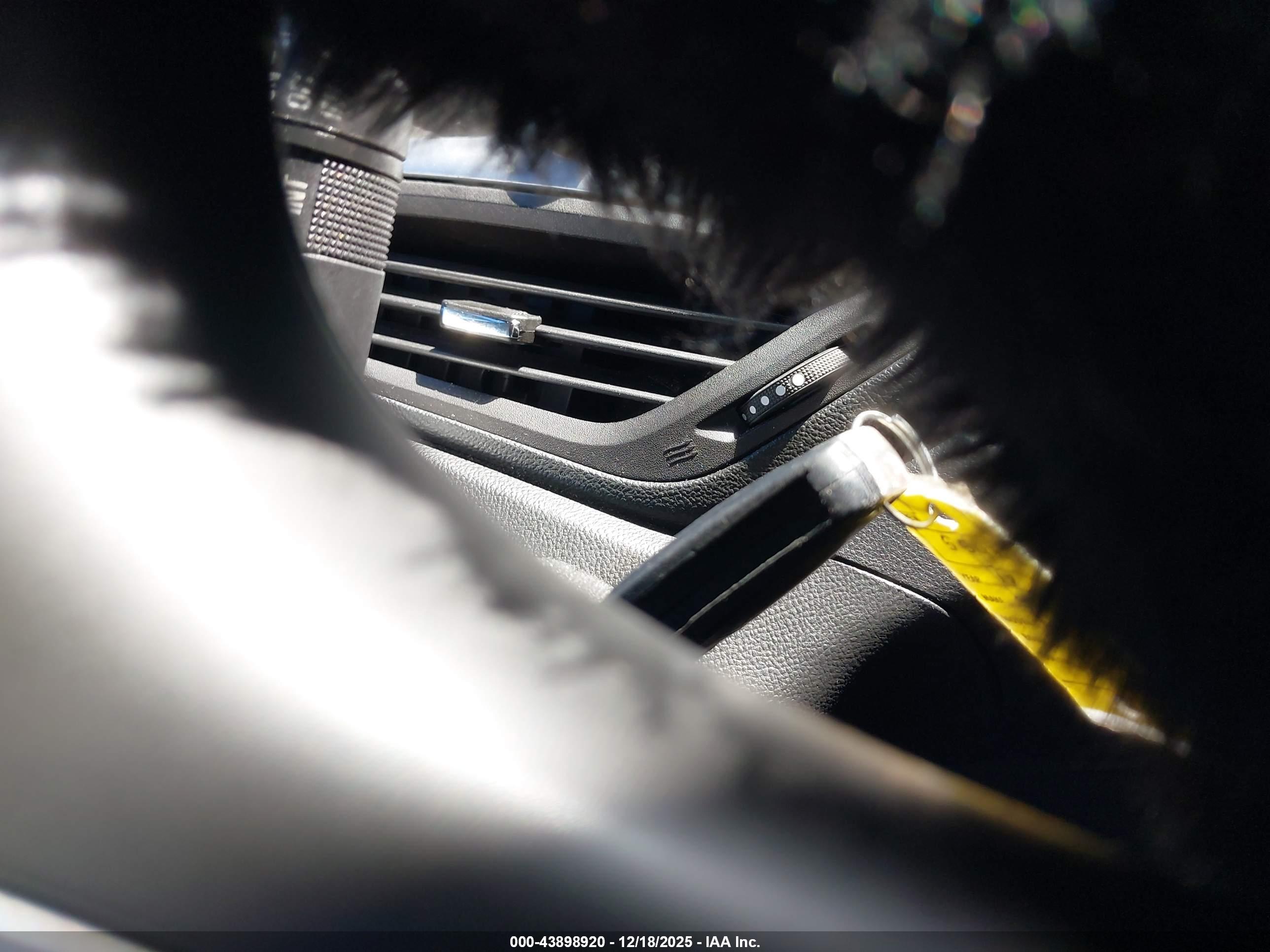 CHEVROLET EQUINOX image 11