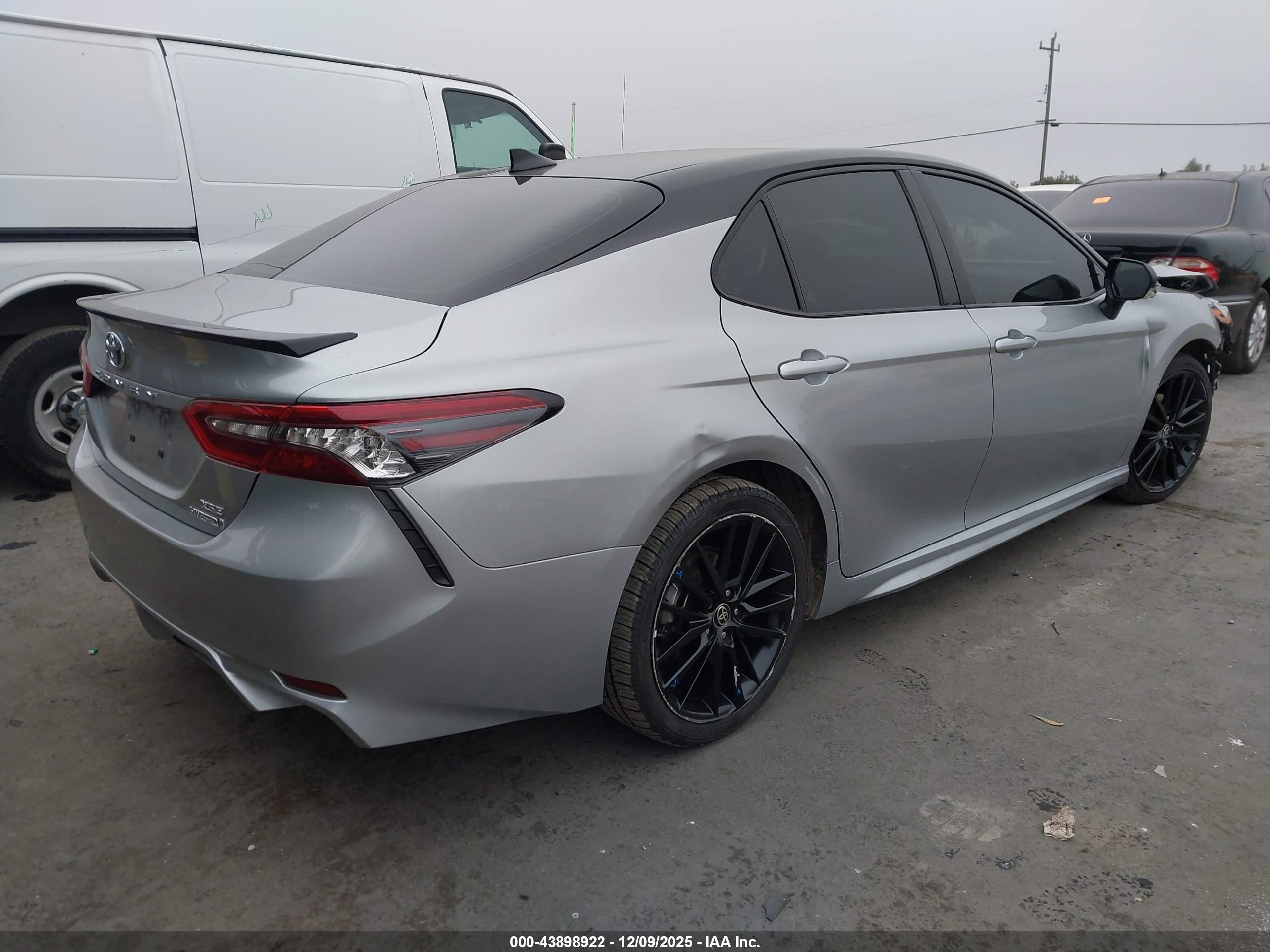 TOYOTA CAMRY image 4