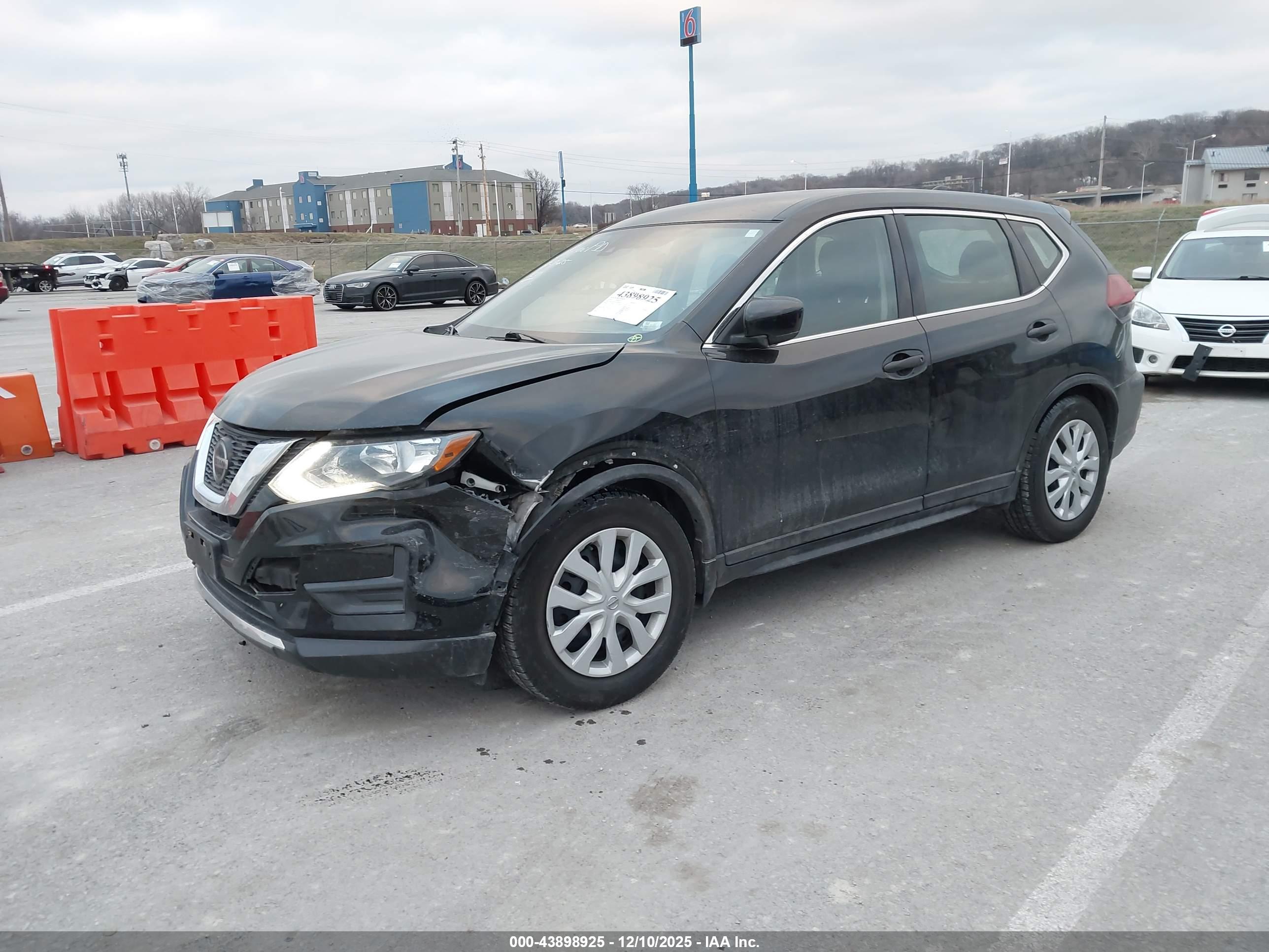 NISSAN ROGUE image 2