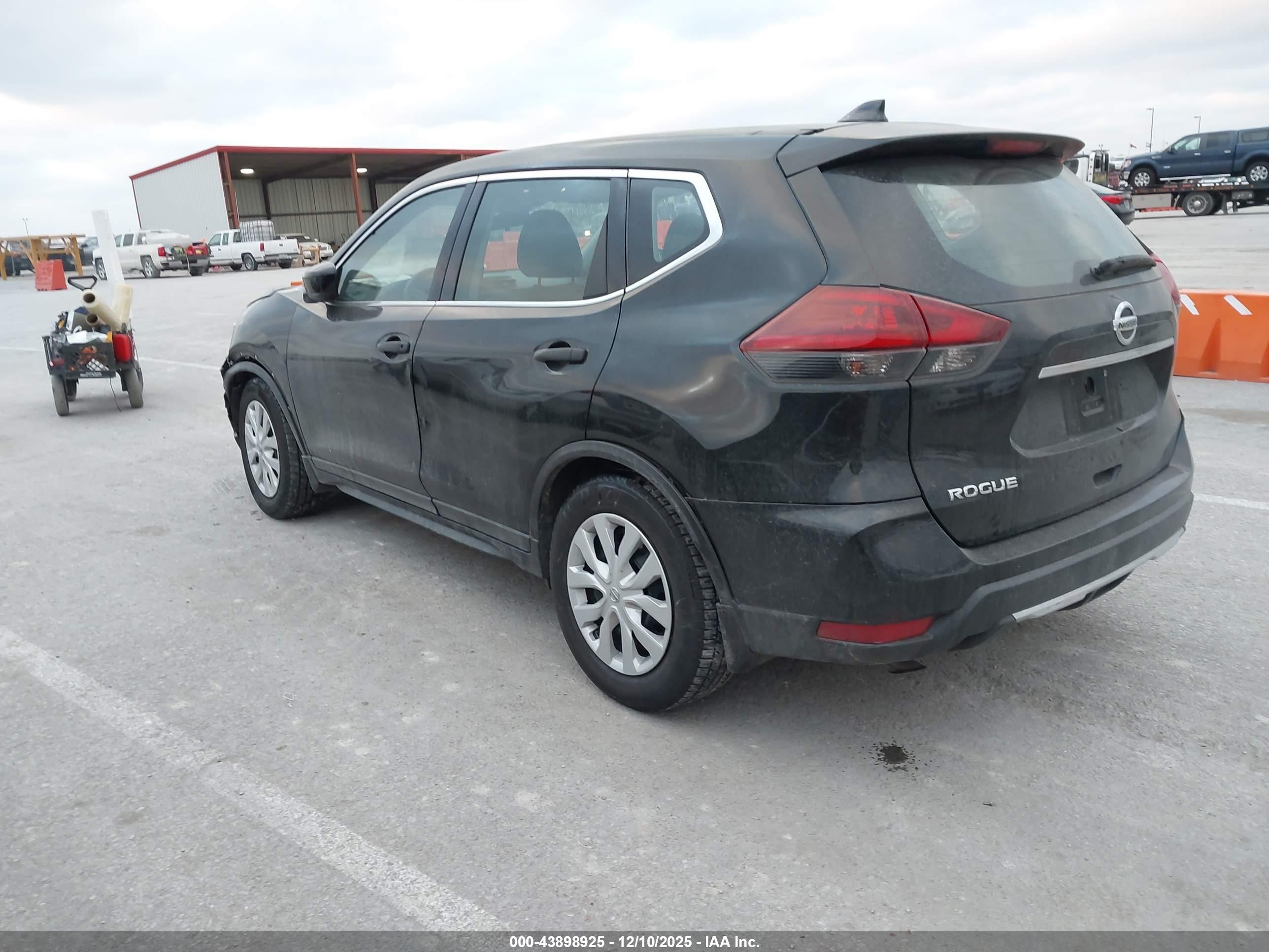 NISSAN ROGUE image 3
