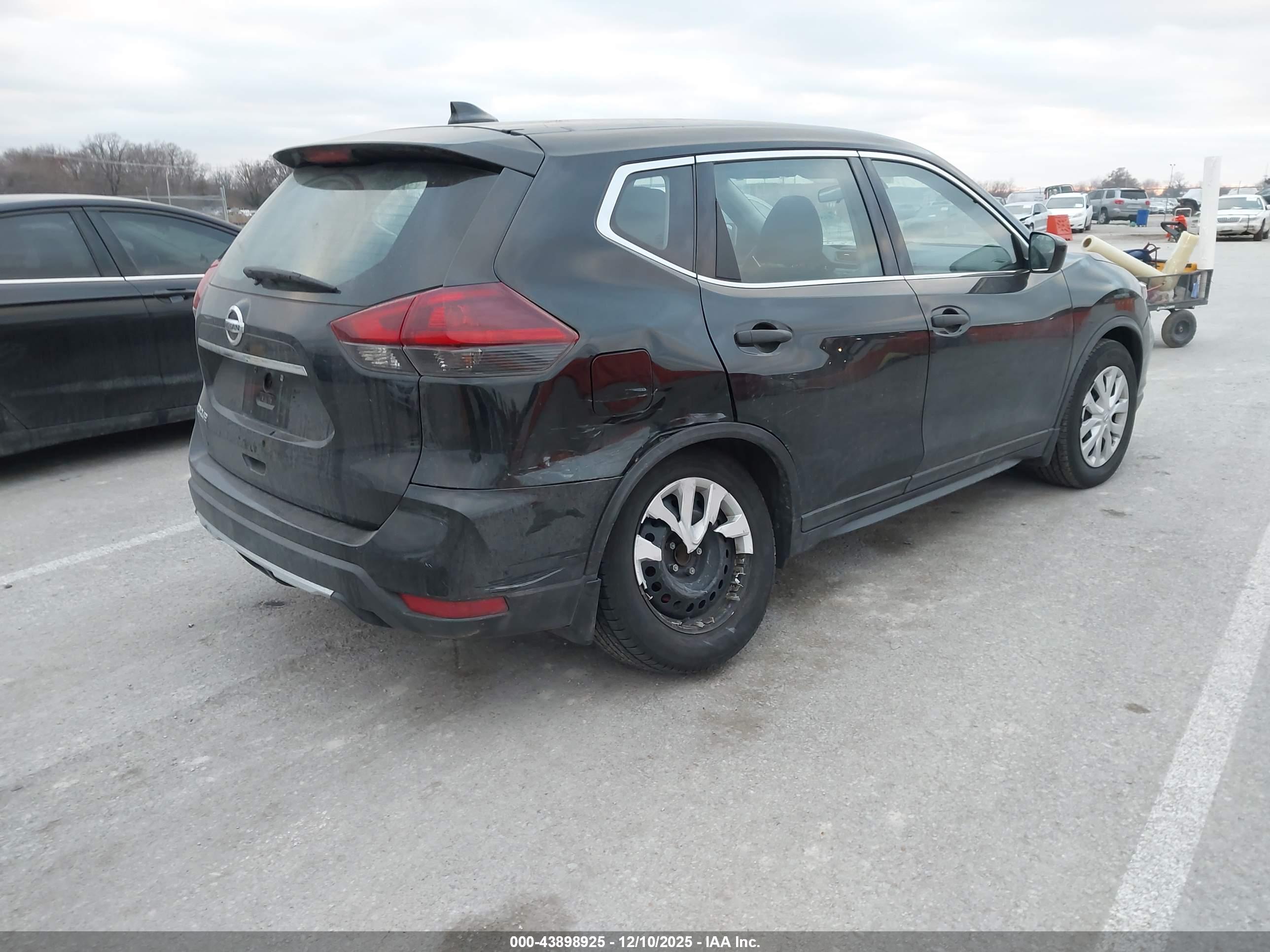 NISSAN ROGUE image 4