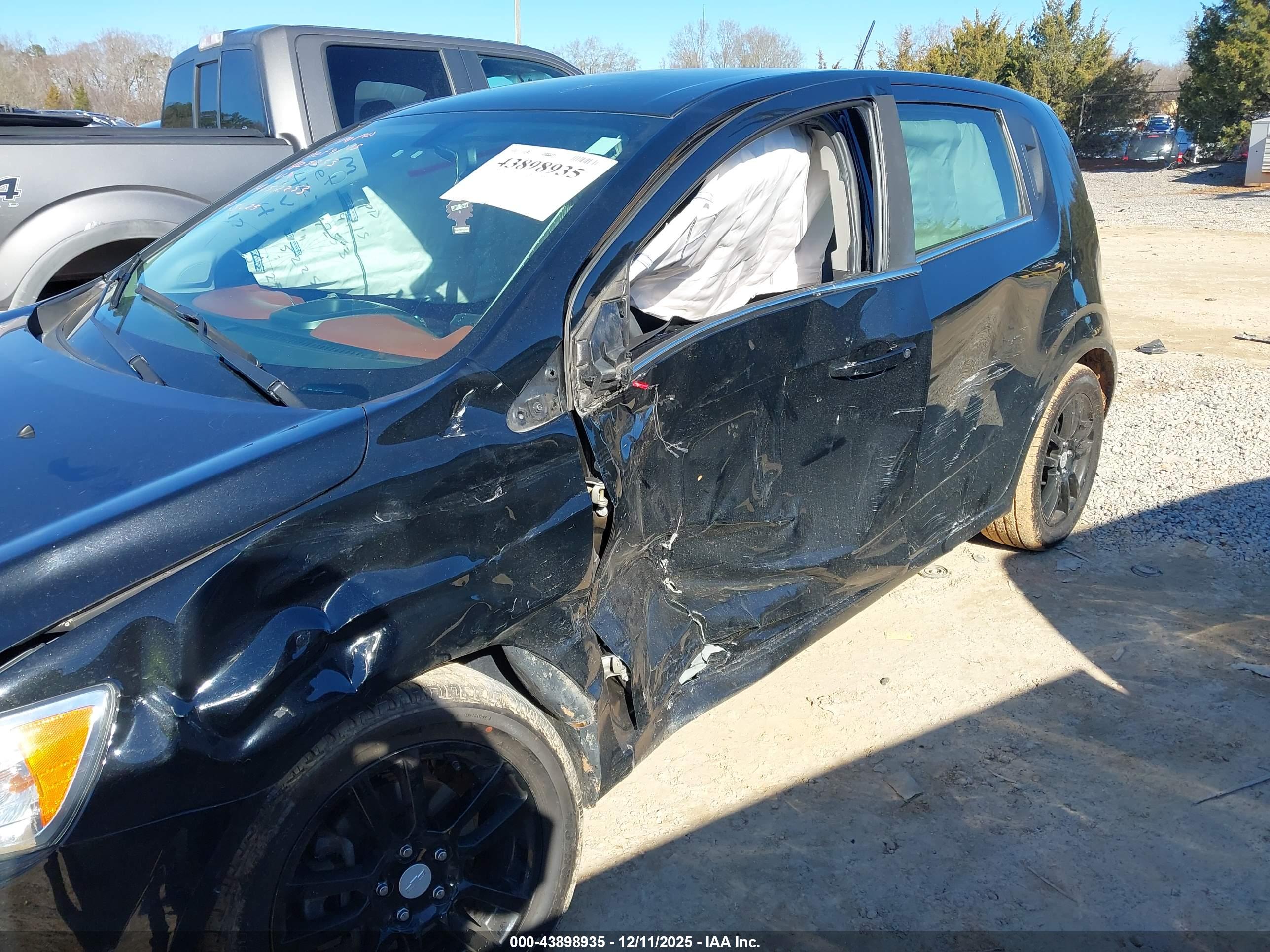 CHEVROLET SONIC image 6