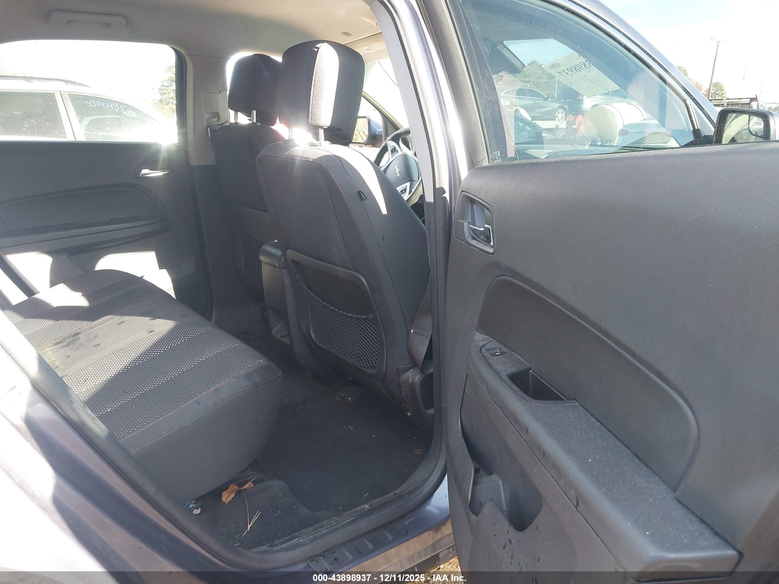 CHEVROLET EQUINOX image 8