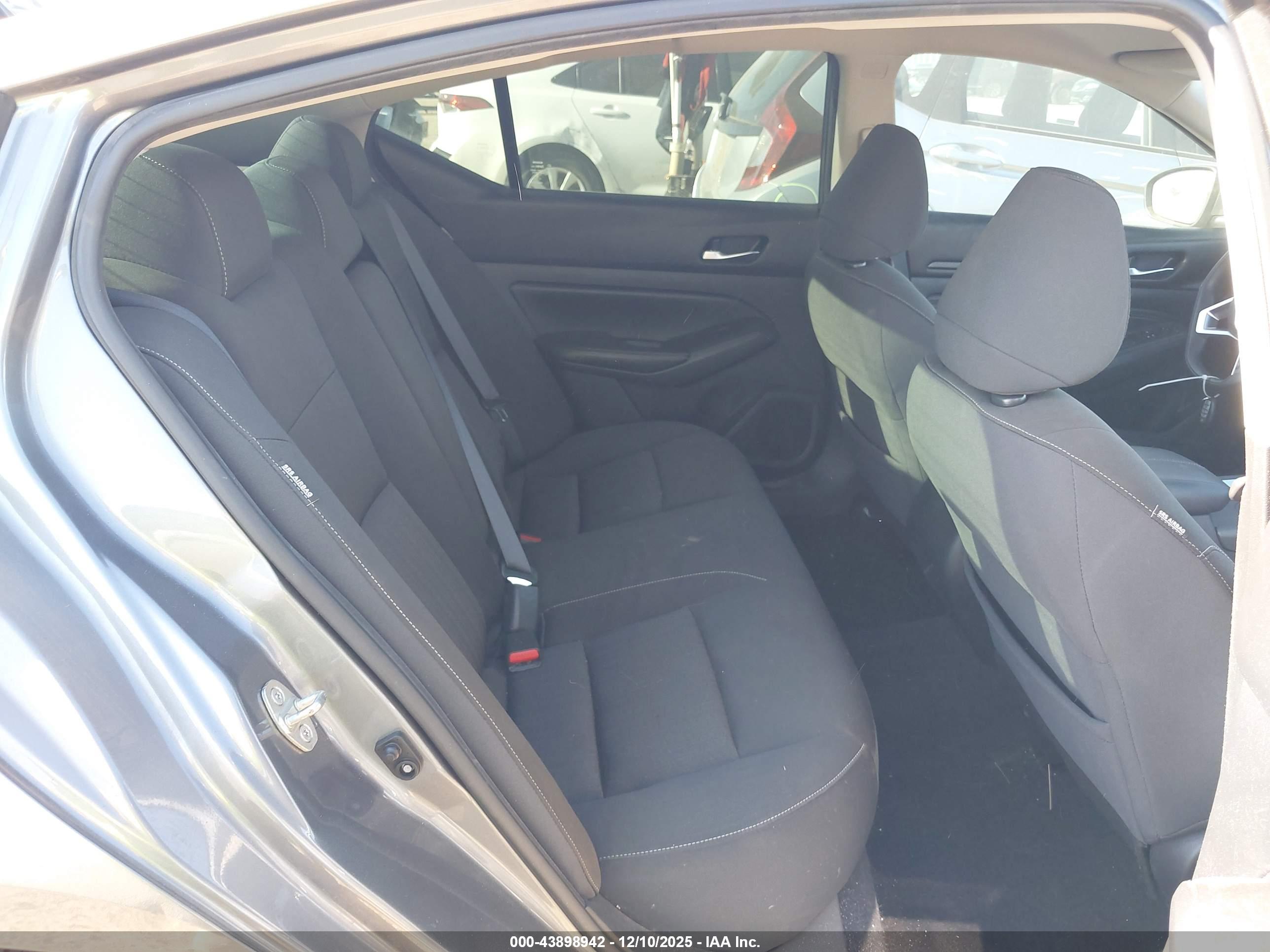 NISSAN ALTIMA image 8