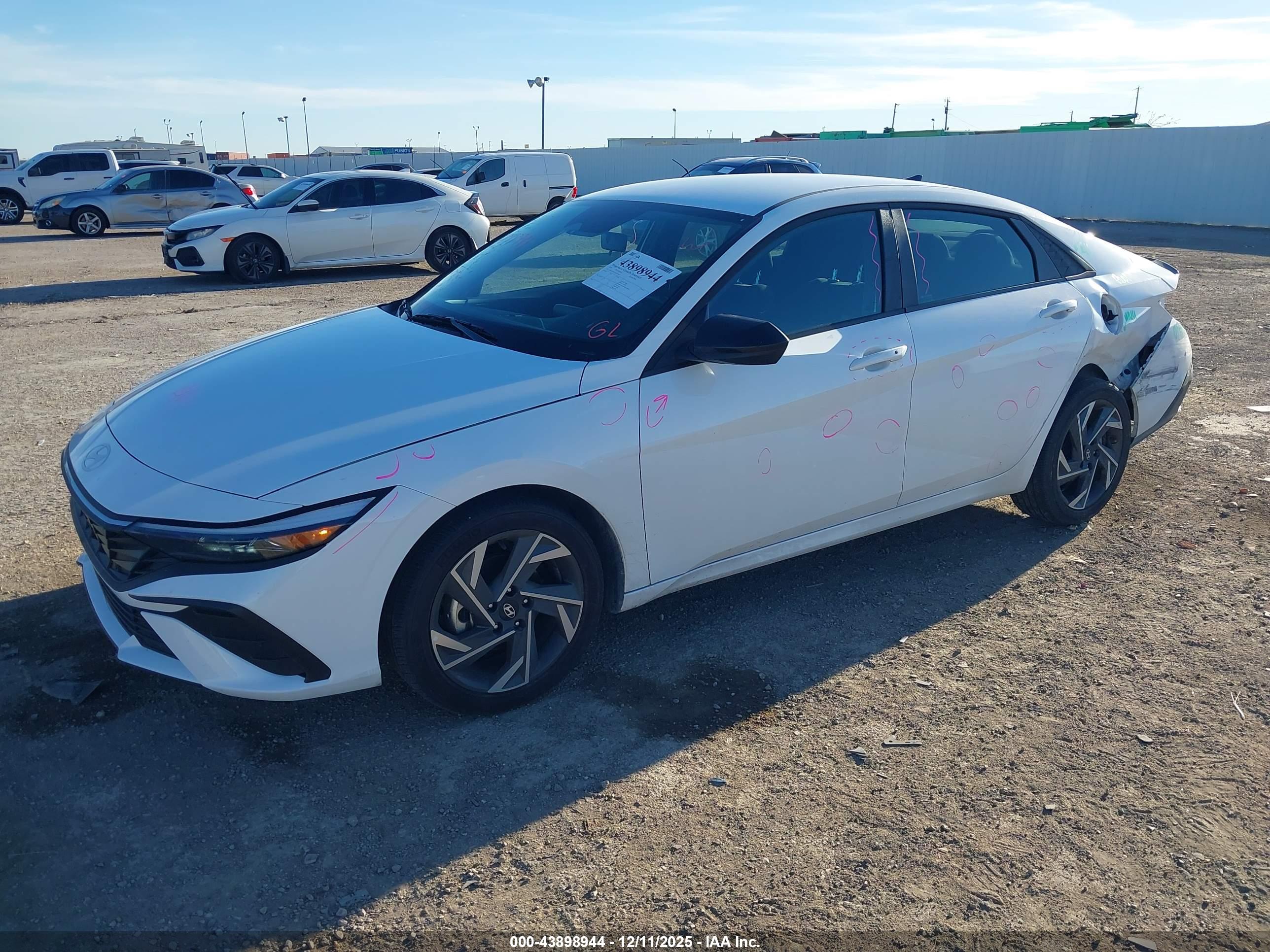 HYUNDAI ELANTRA image 2