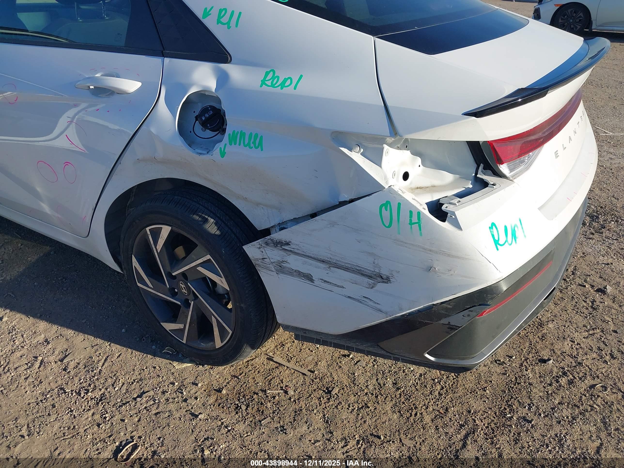 HYUNDAI ELANTRA image 6