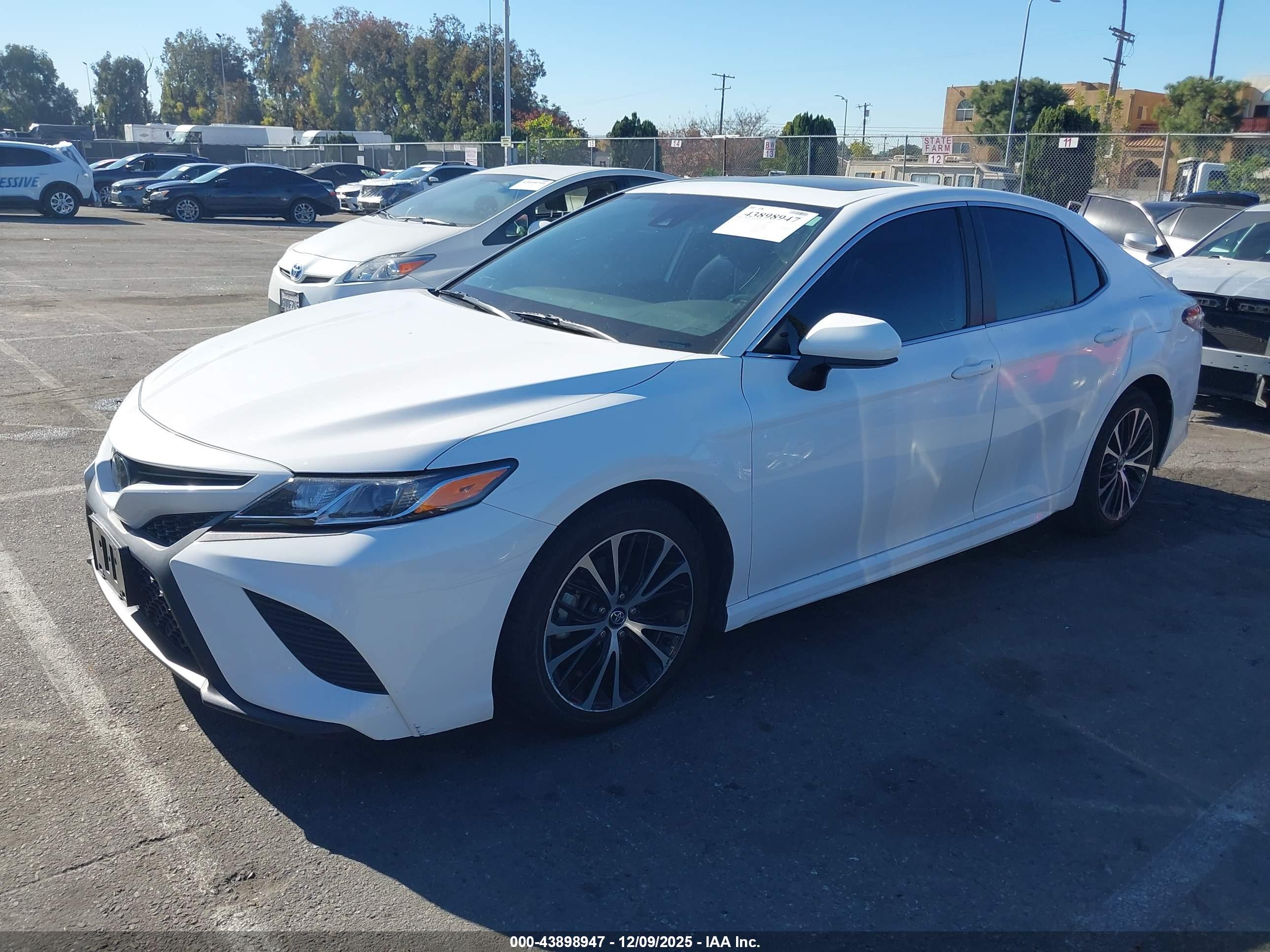 TOYOTA CAMRY image 2