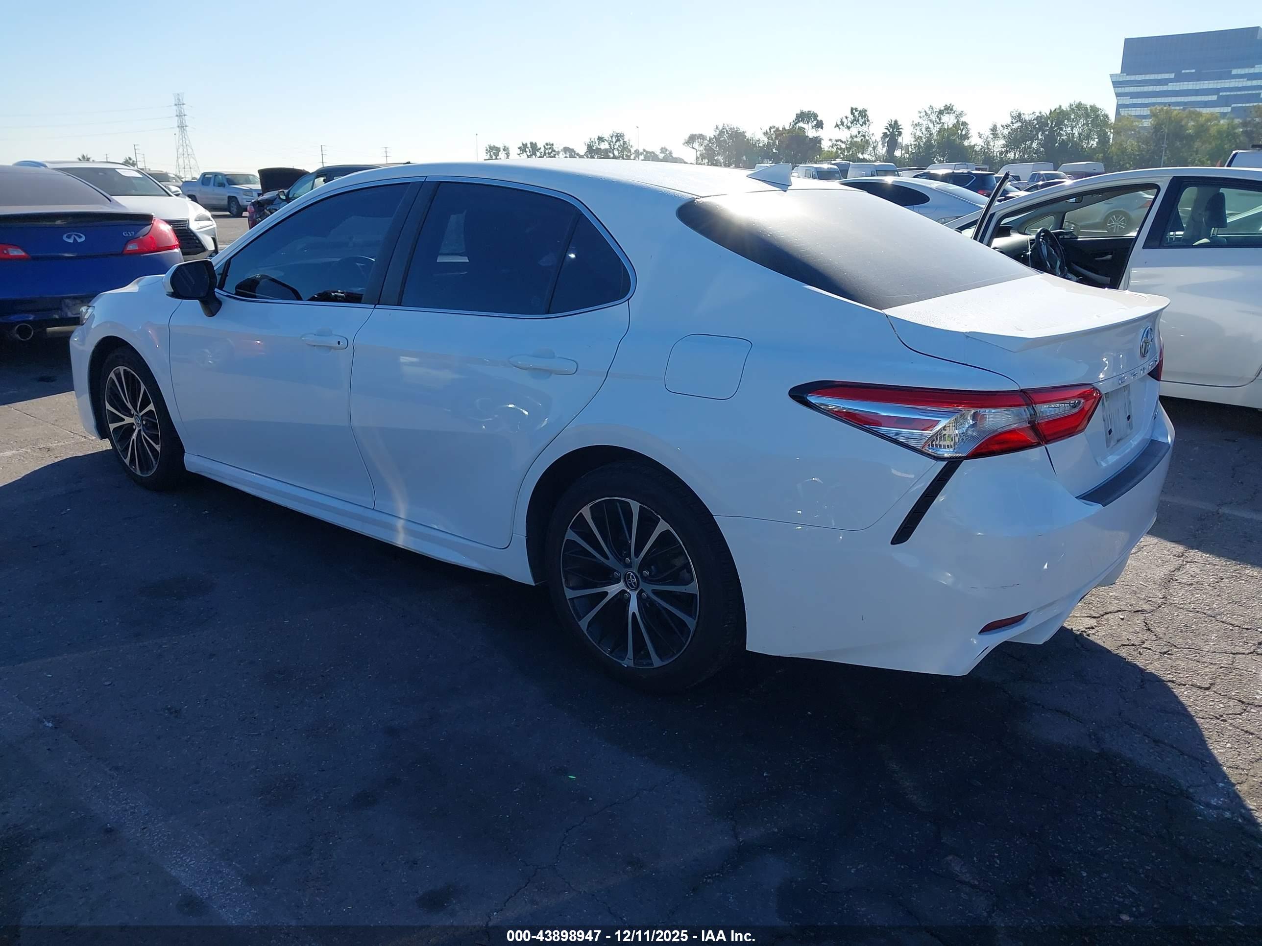 TOYOTA CAMRY image 3