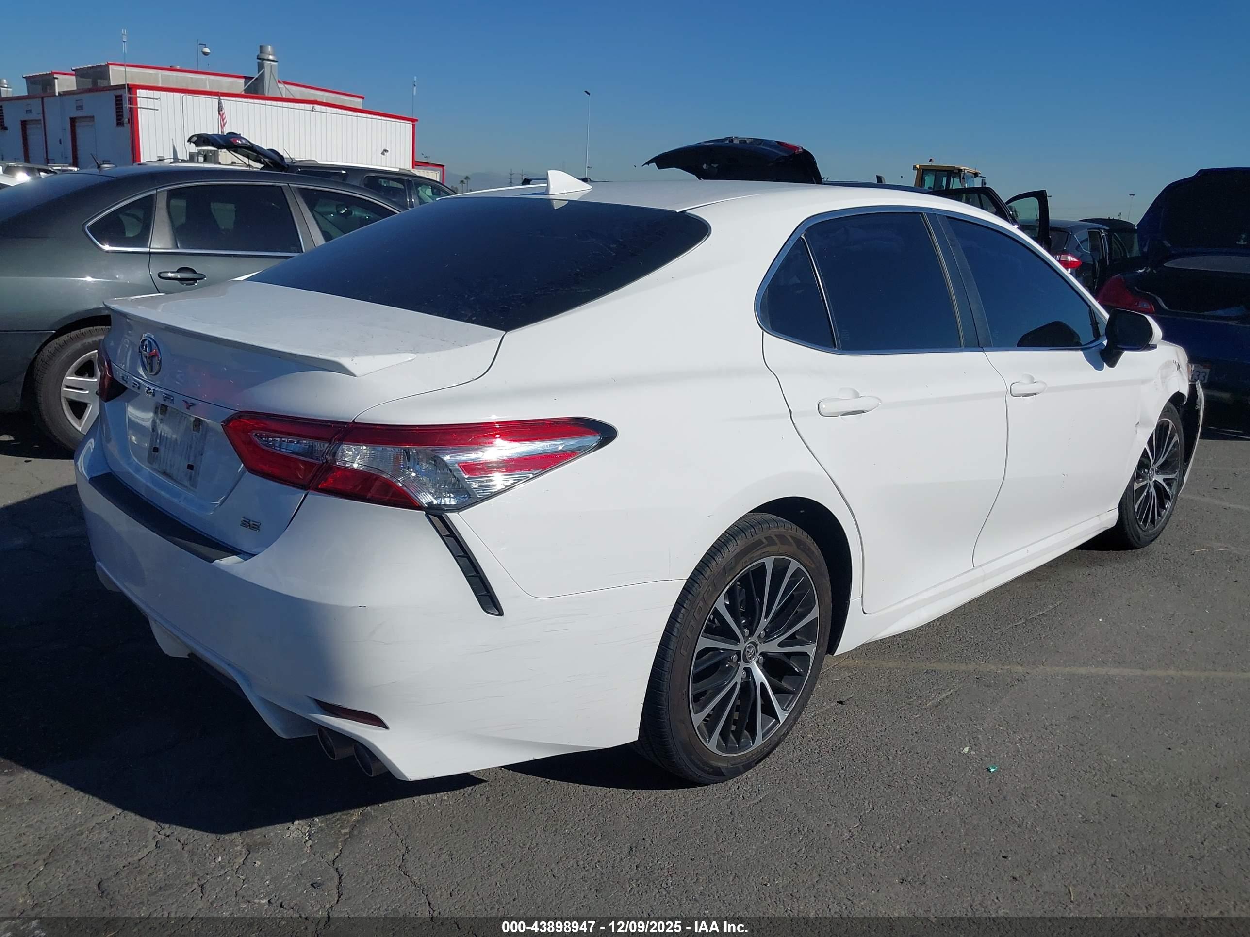 TOYOTA CAMRY image 4