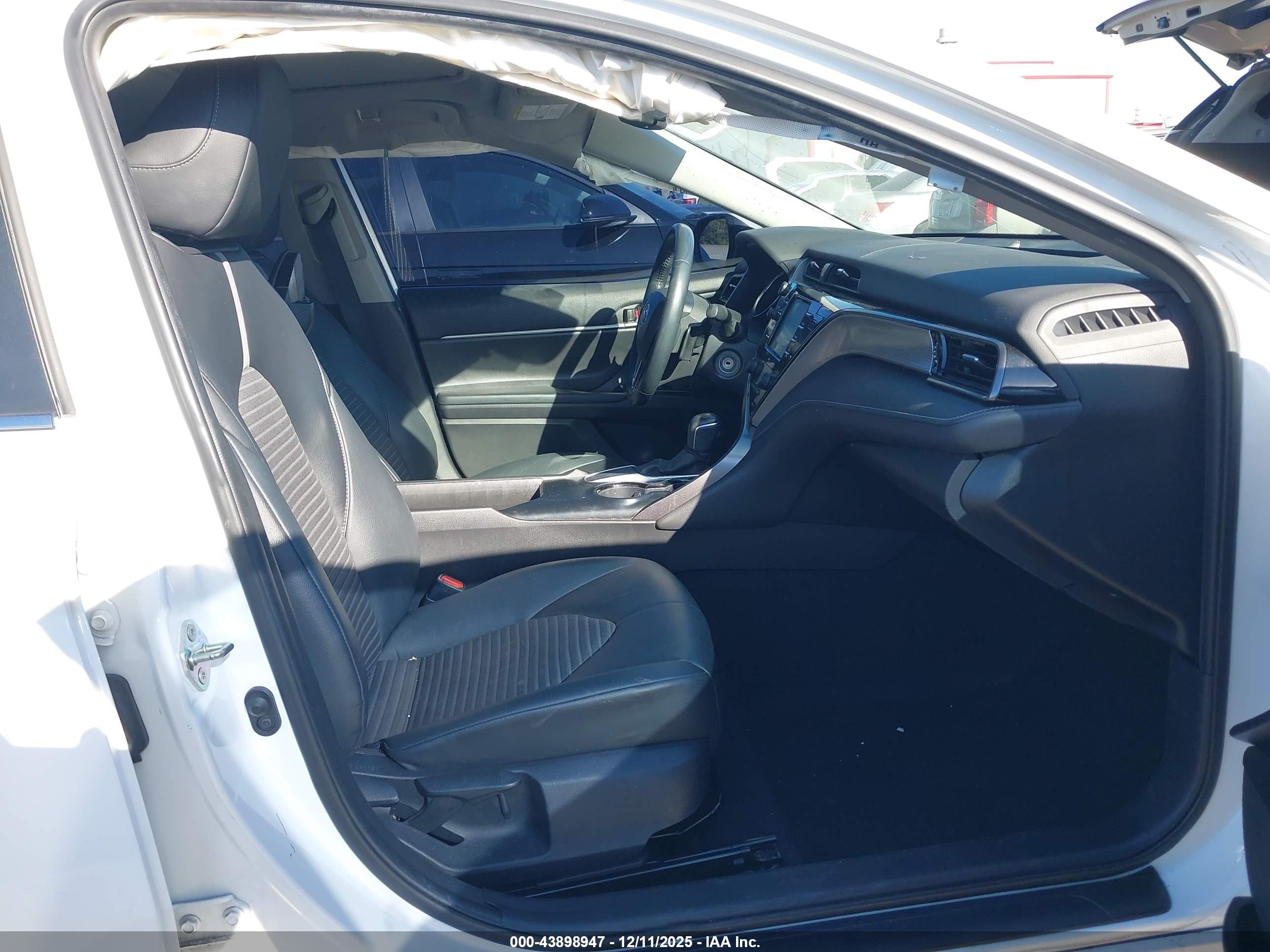 TOYOTA CAMRY image 5