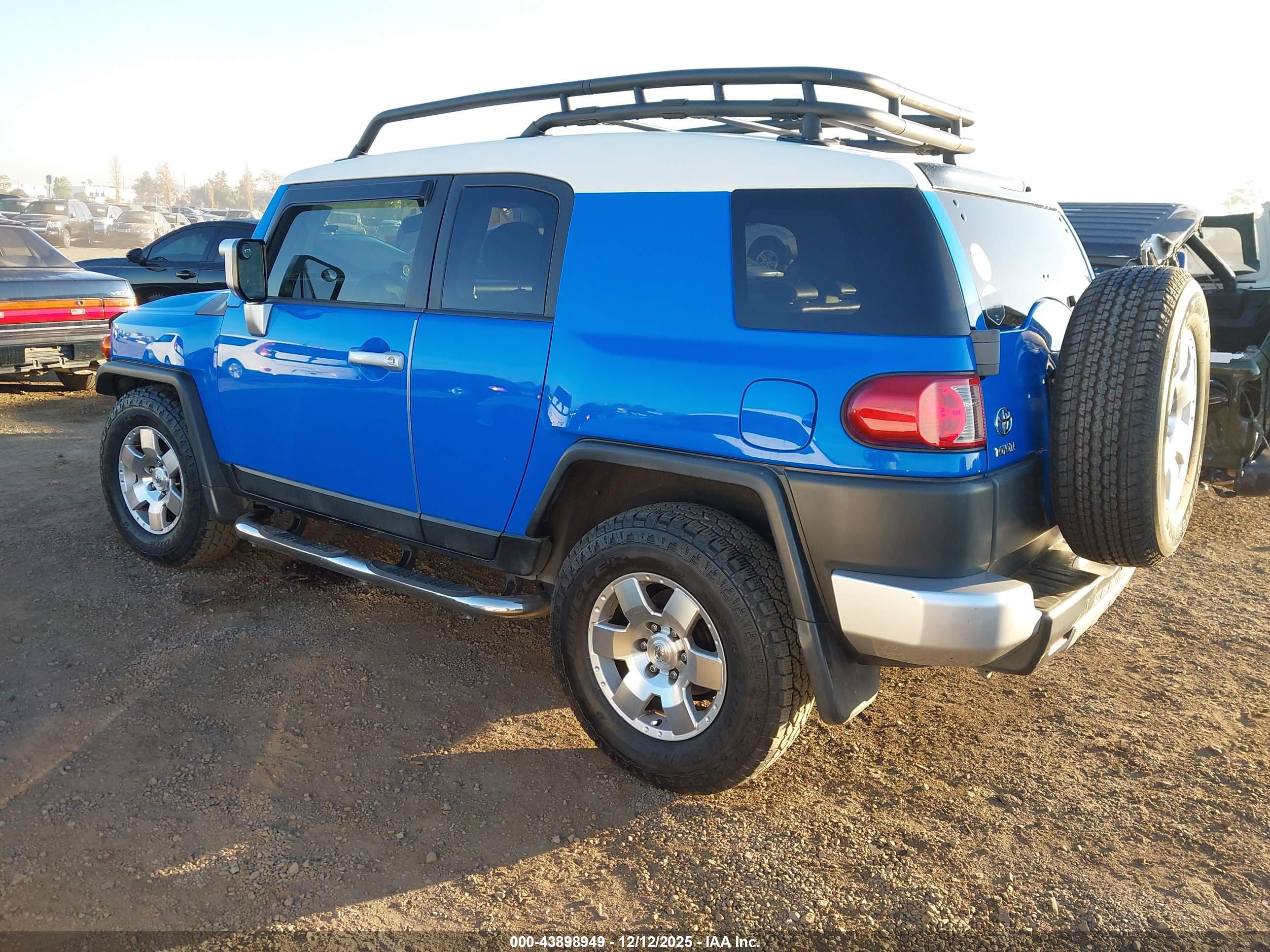 TOYOTA FJ image 3