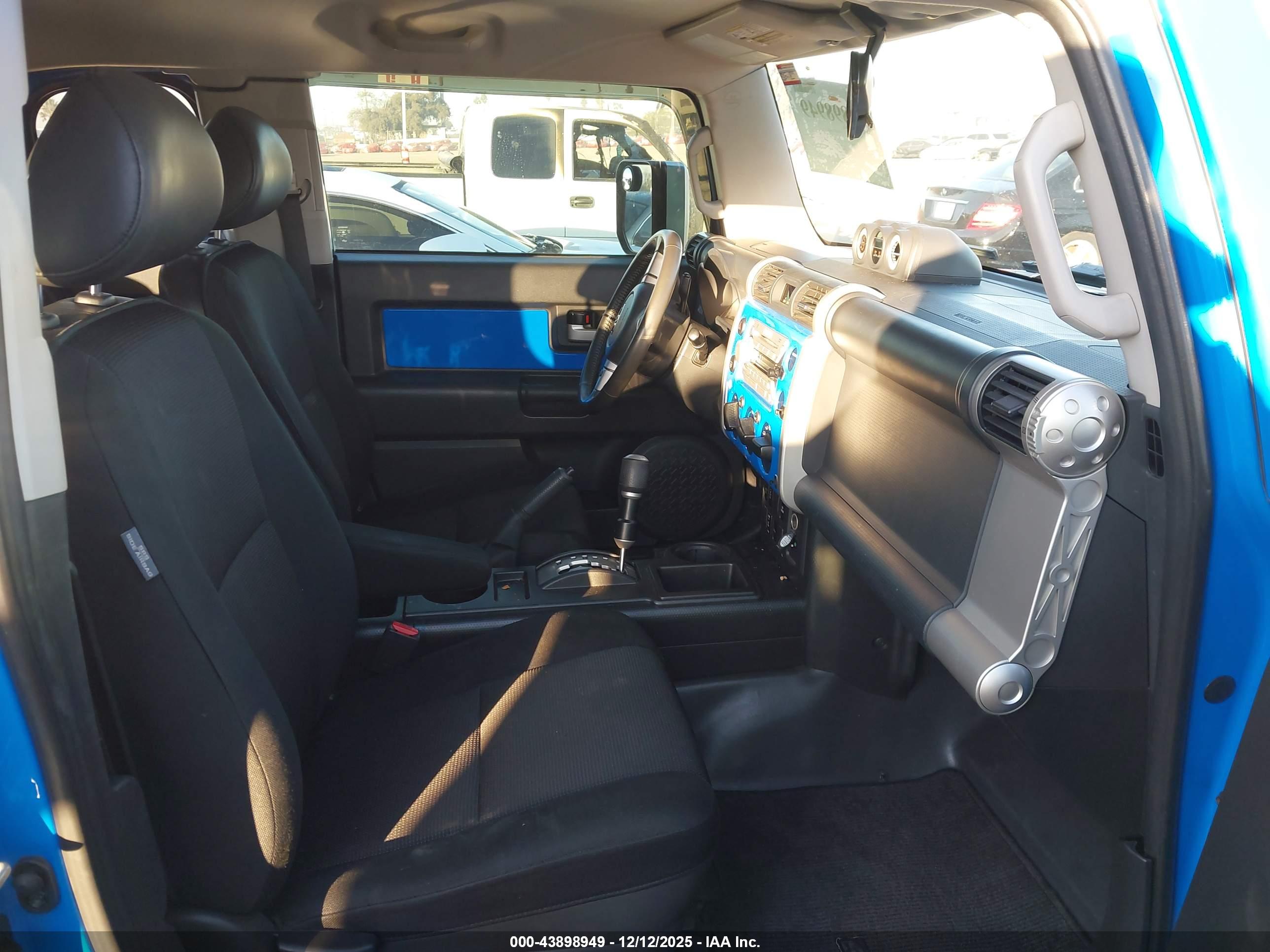 TOYOTA FJ image 5