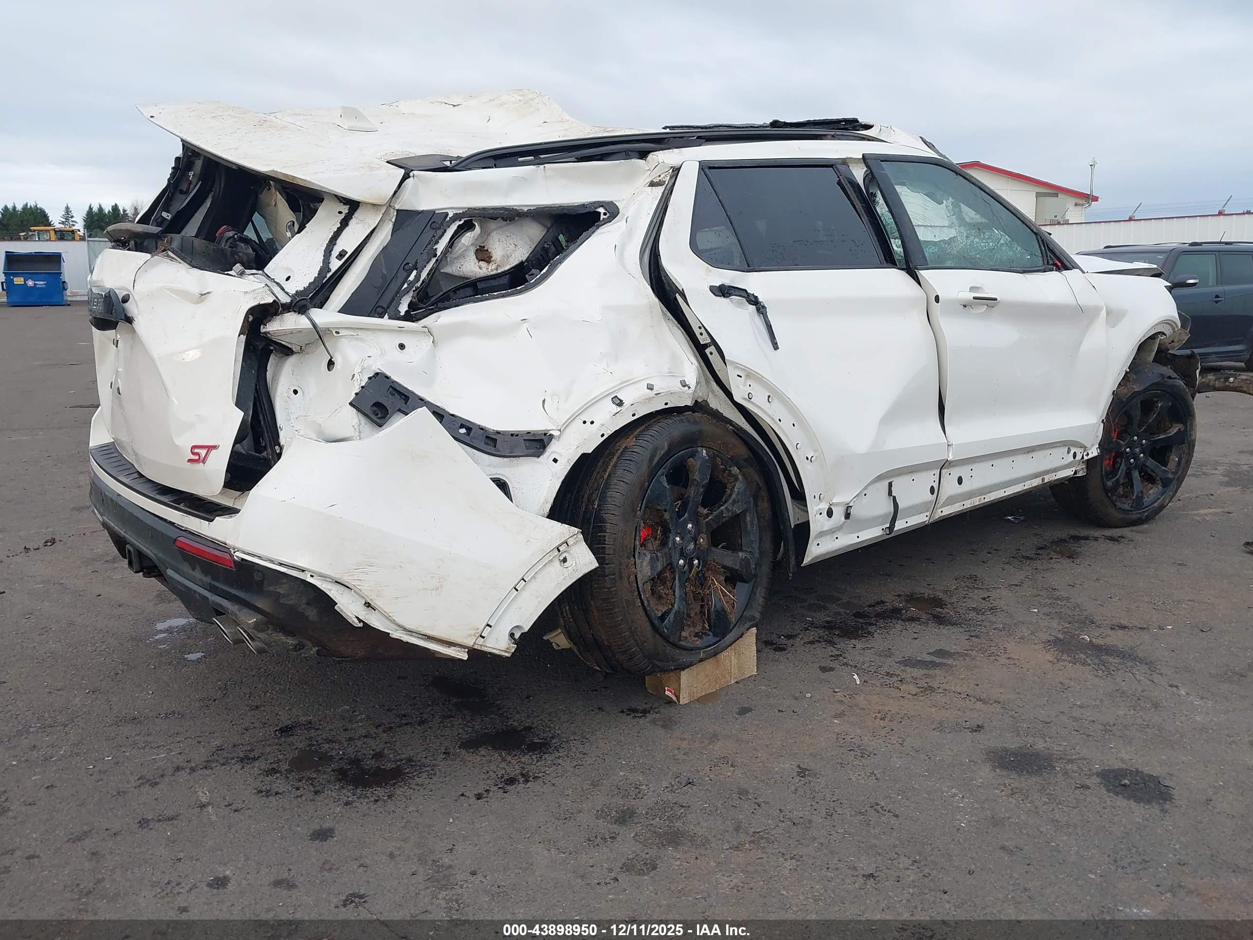 FORD EXPLORER image 4