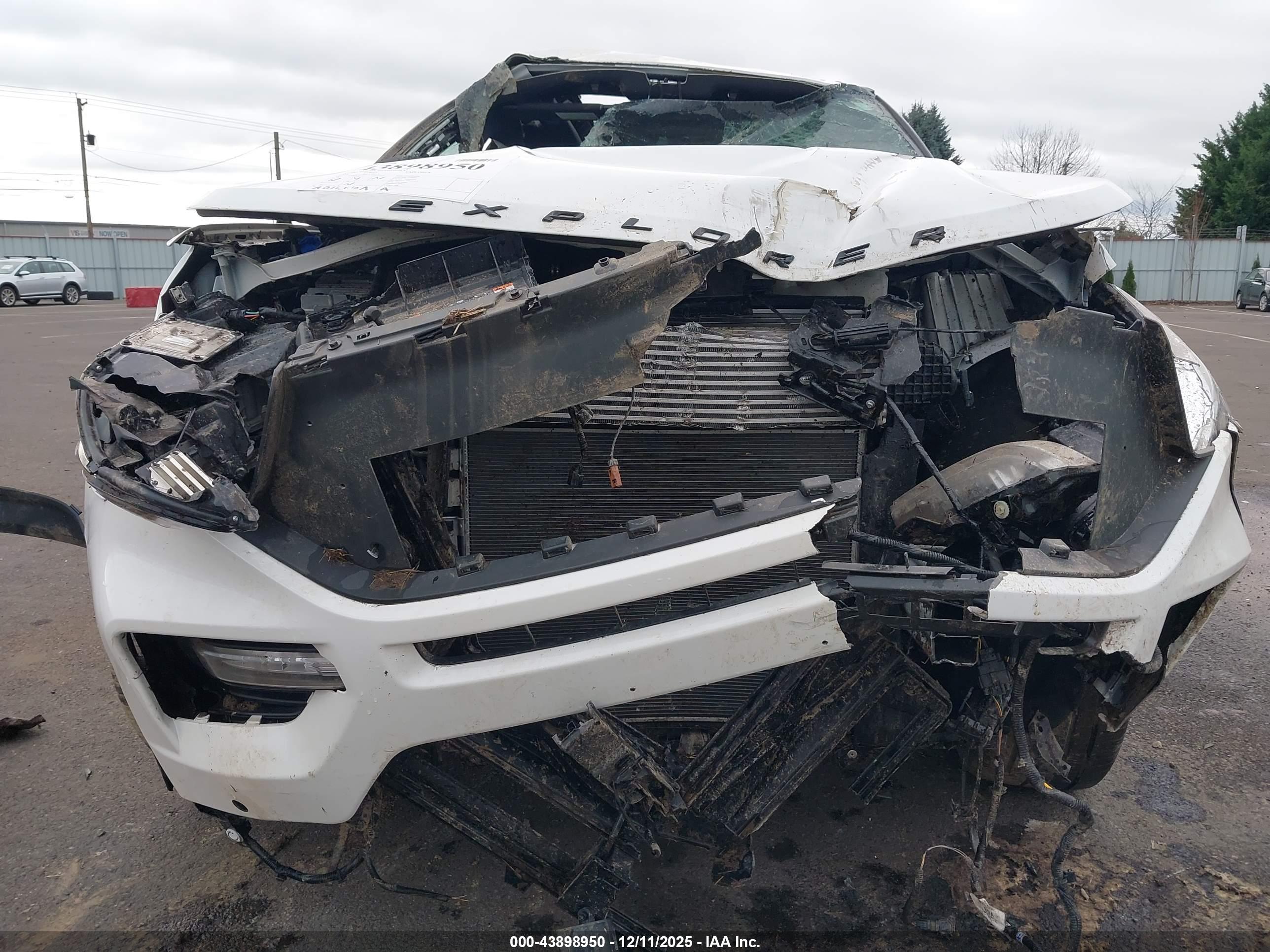 FORD EXPLORER image 6