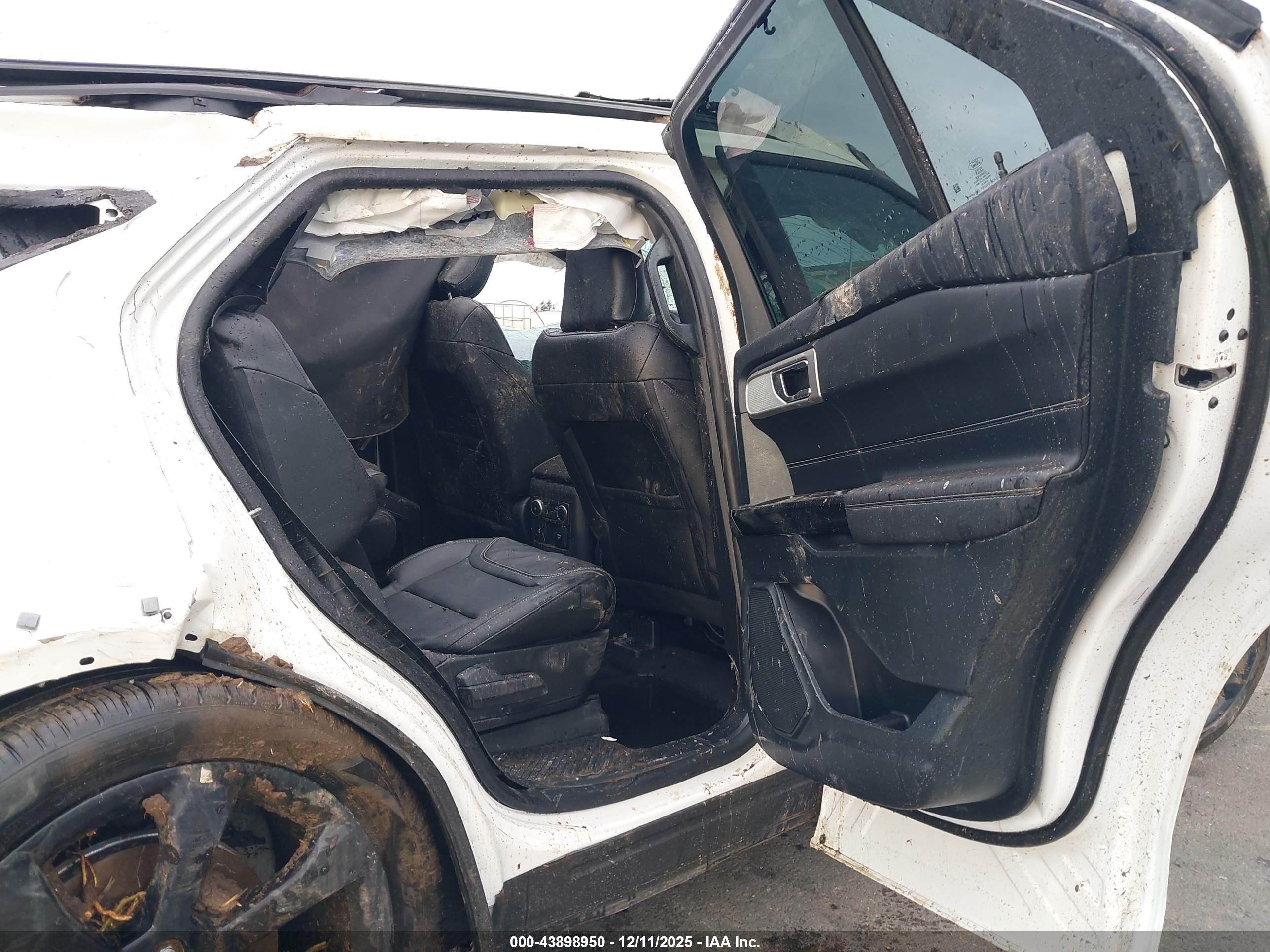 FORD EXPLORER image 8