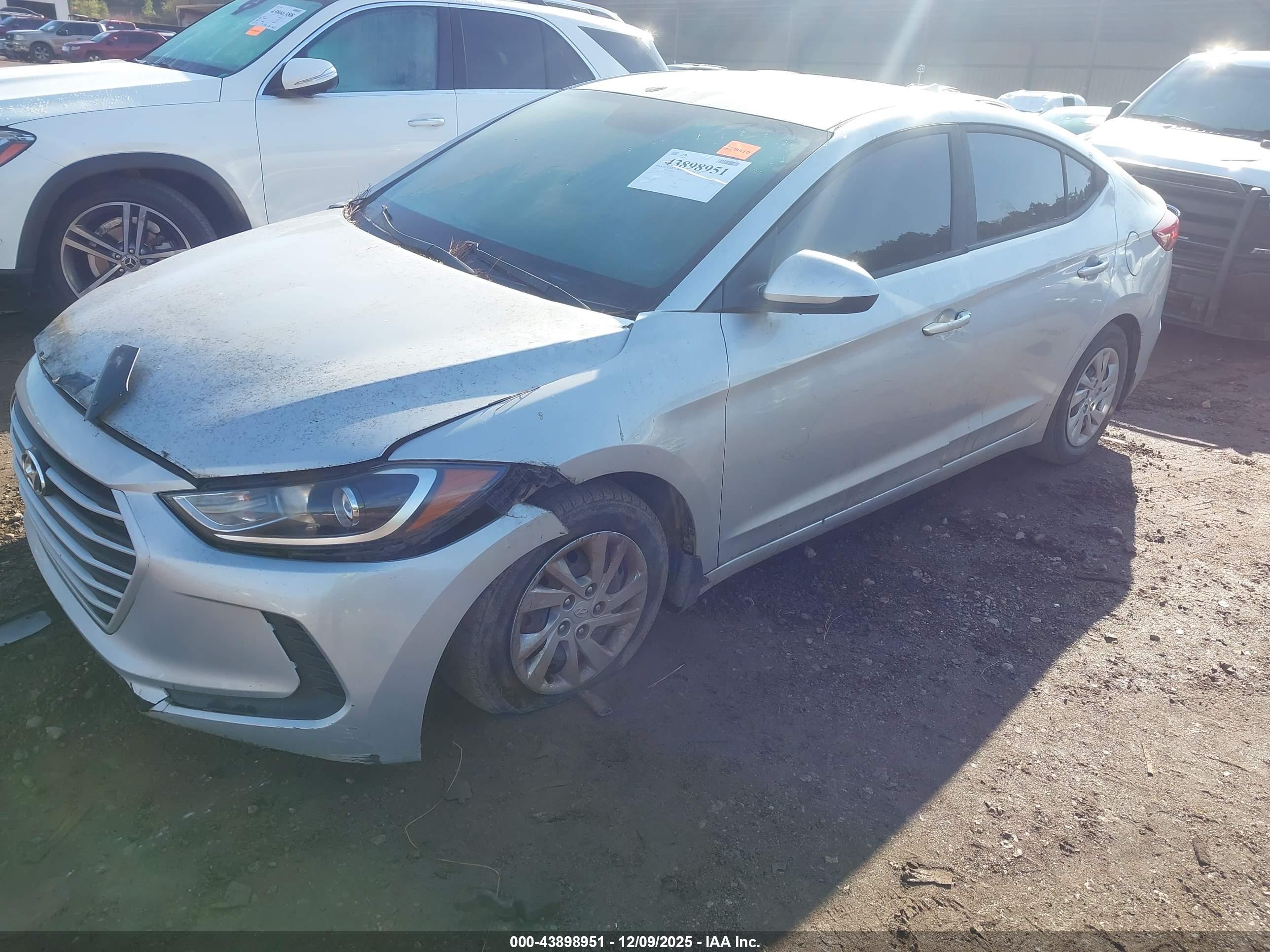 HYUNDAI ELANTRA image 2