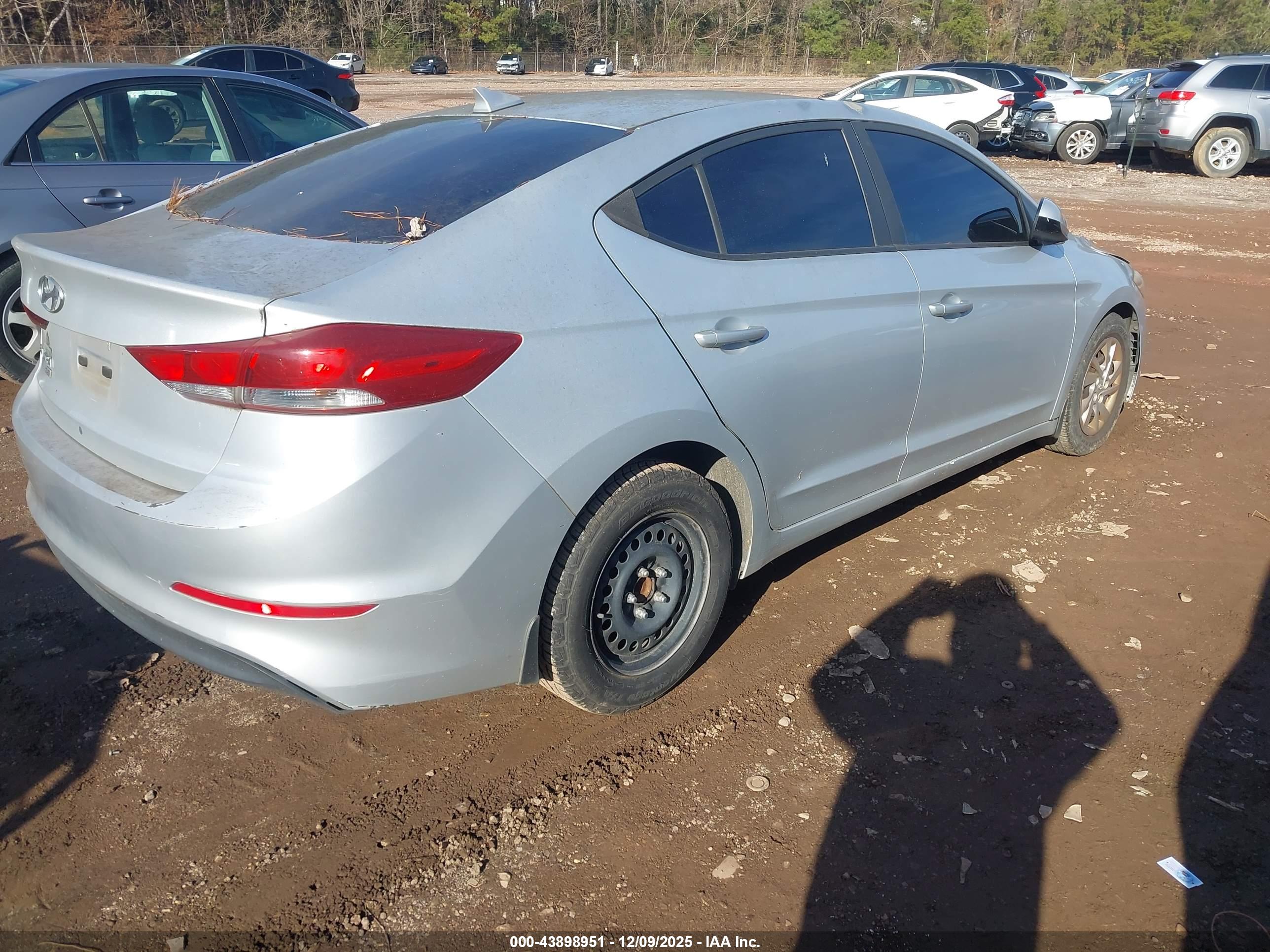 HYUNDAI ELANTRA image 4