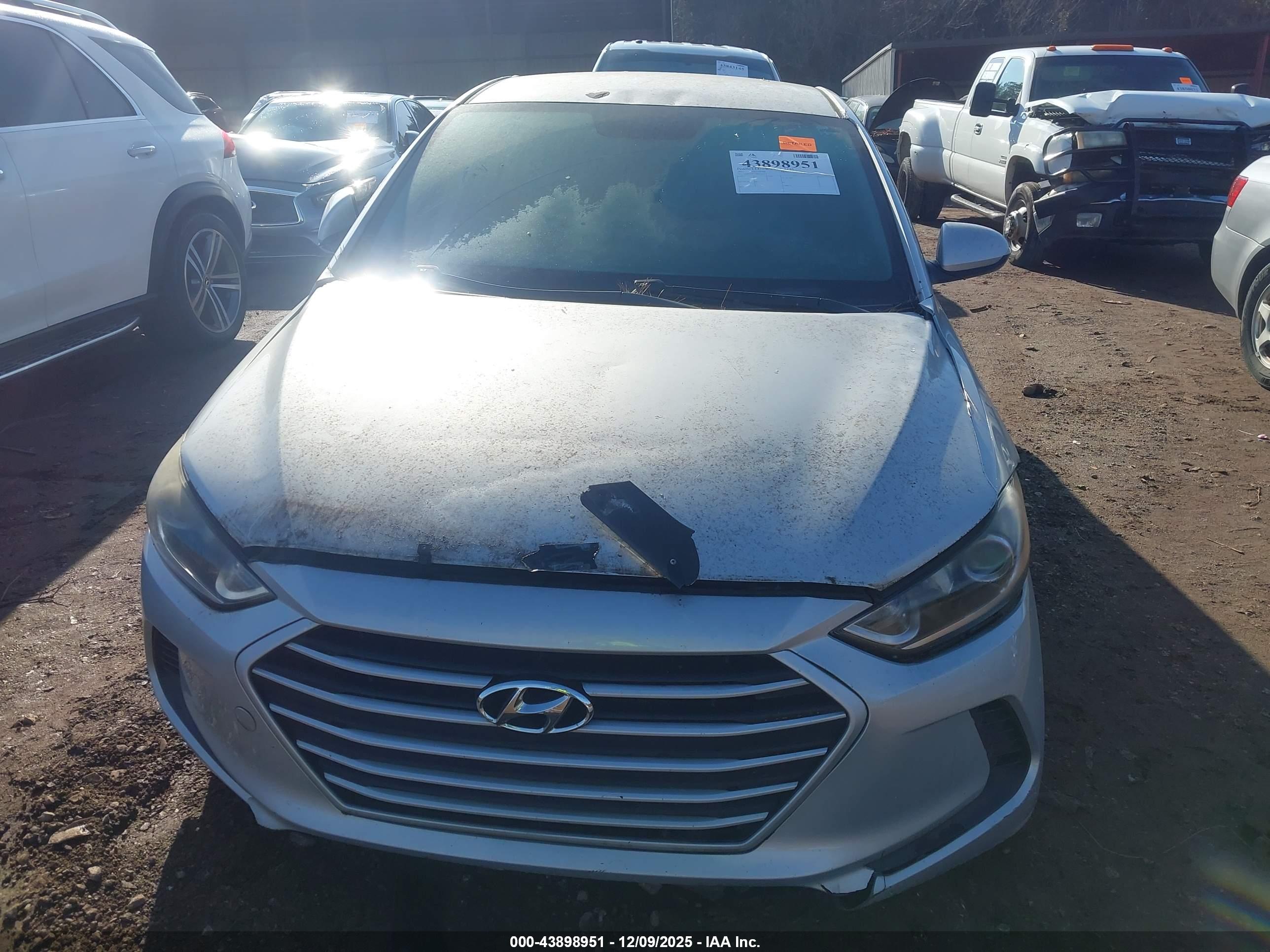 HYUNDAI ELANTRA image 6