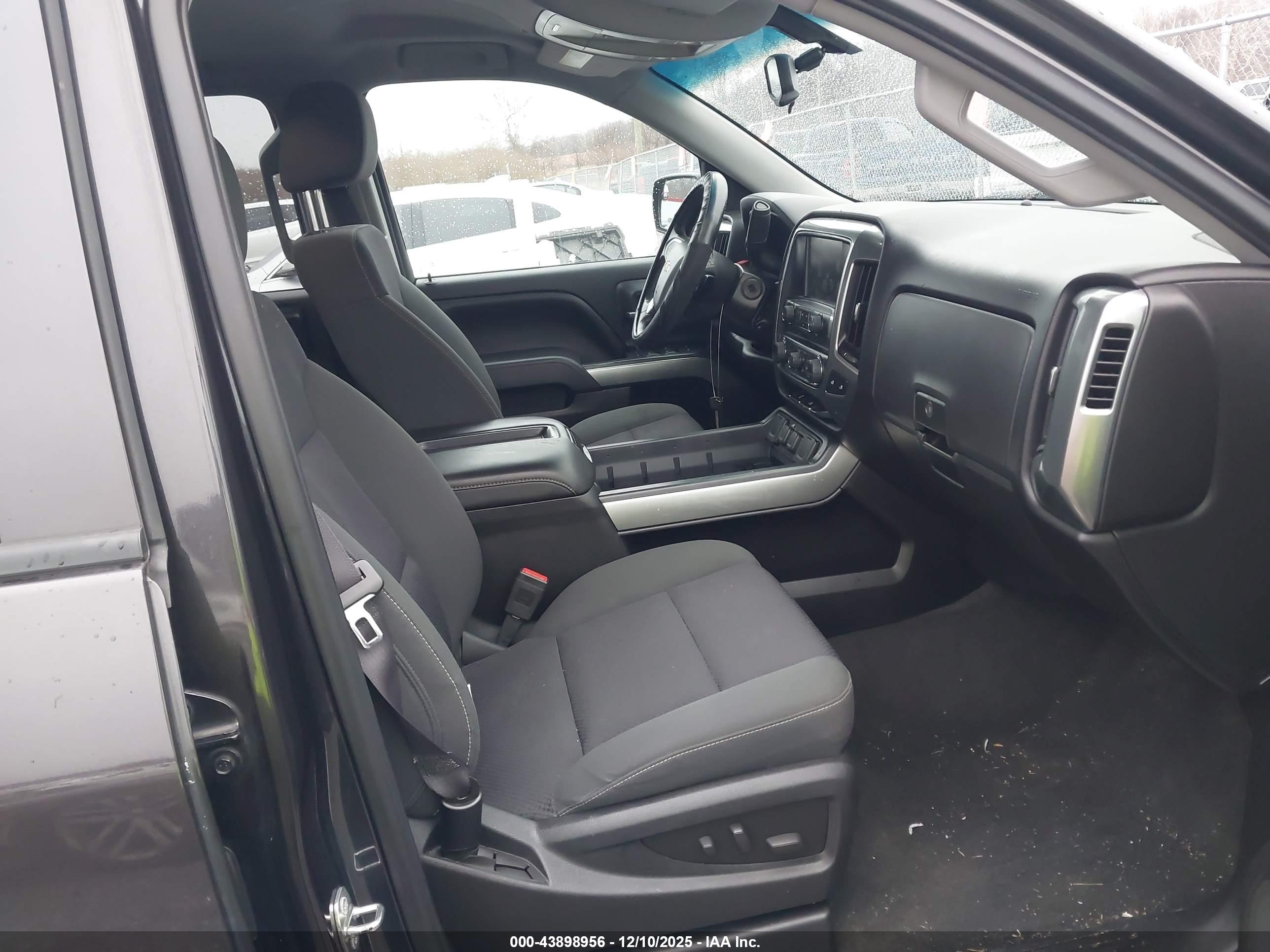 CHEVROLET SILVERADO image 5