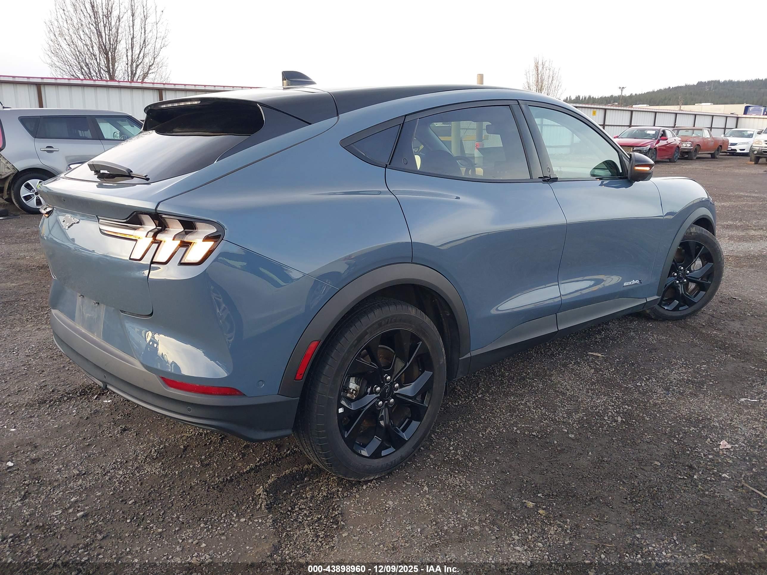 FORD MUSTANG image 4