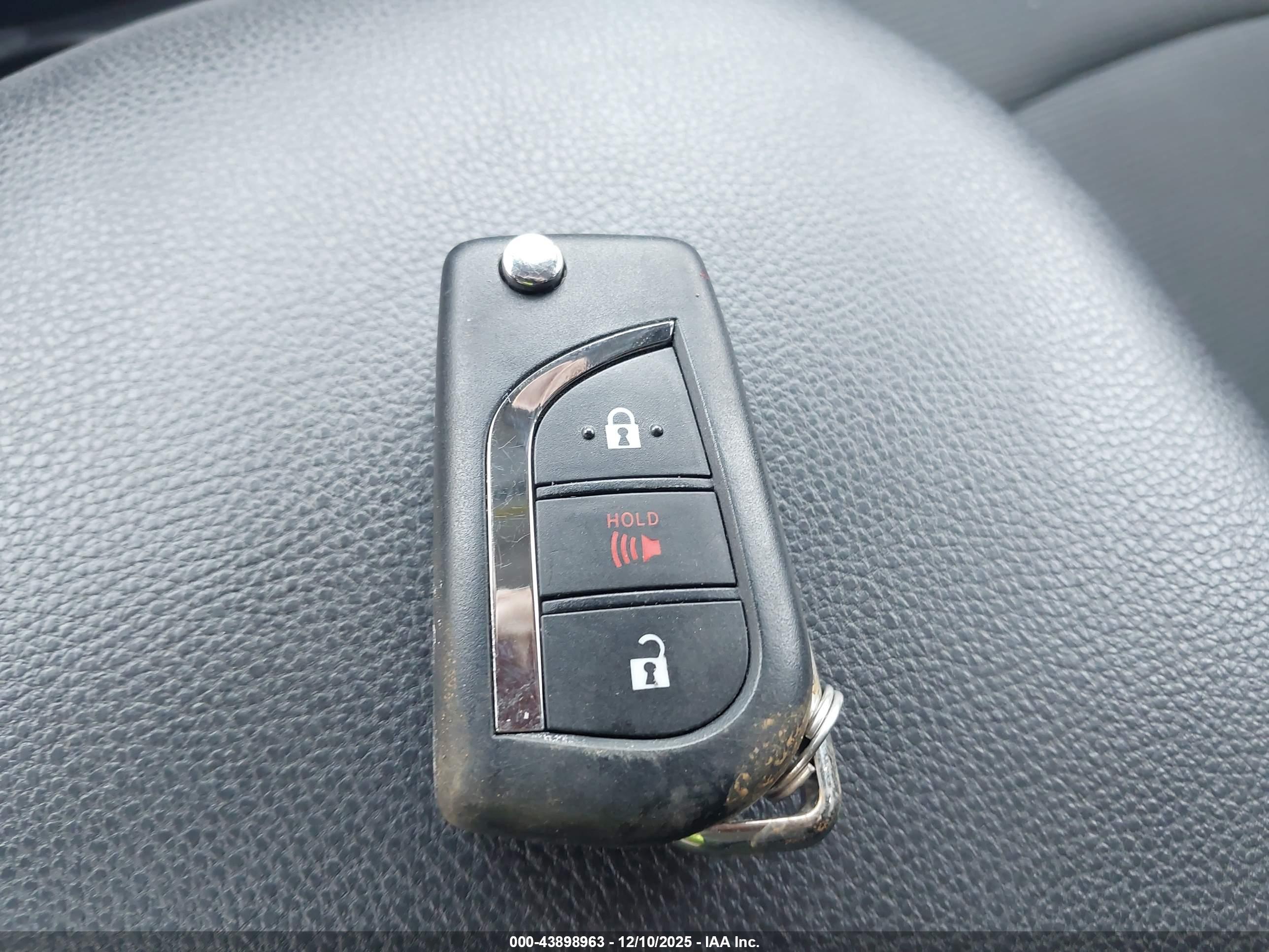 TOYOTA RAV4 image 11