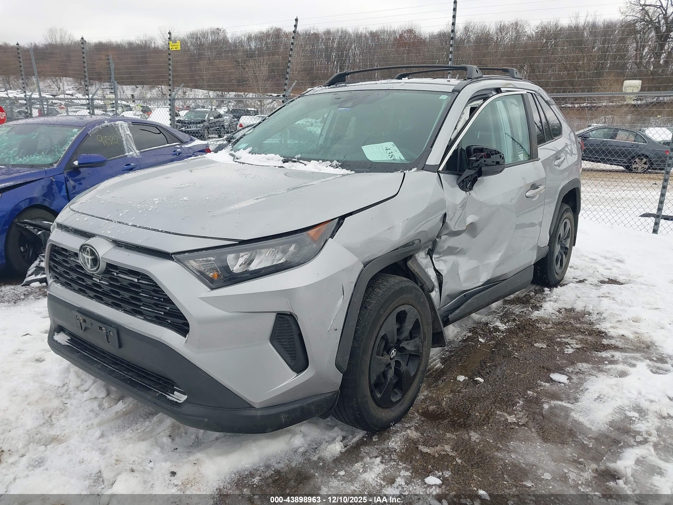 TOYOTA RAV4 image 2
