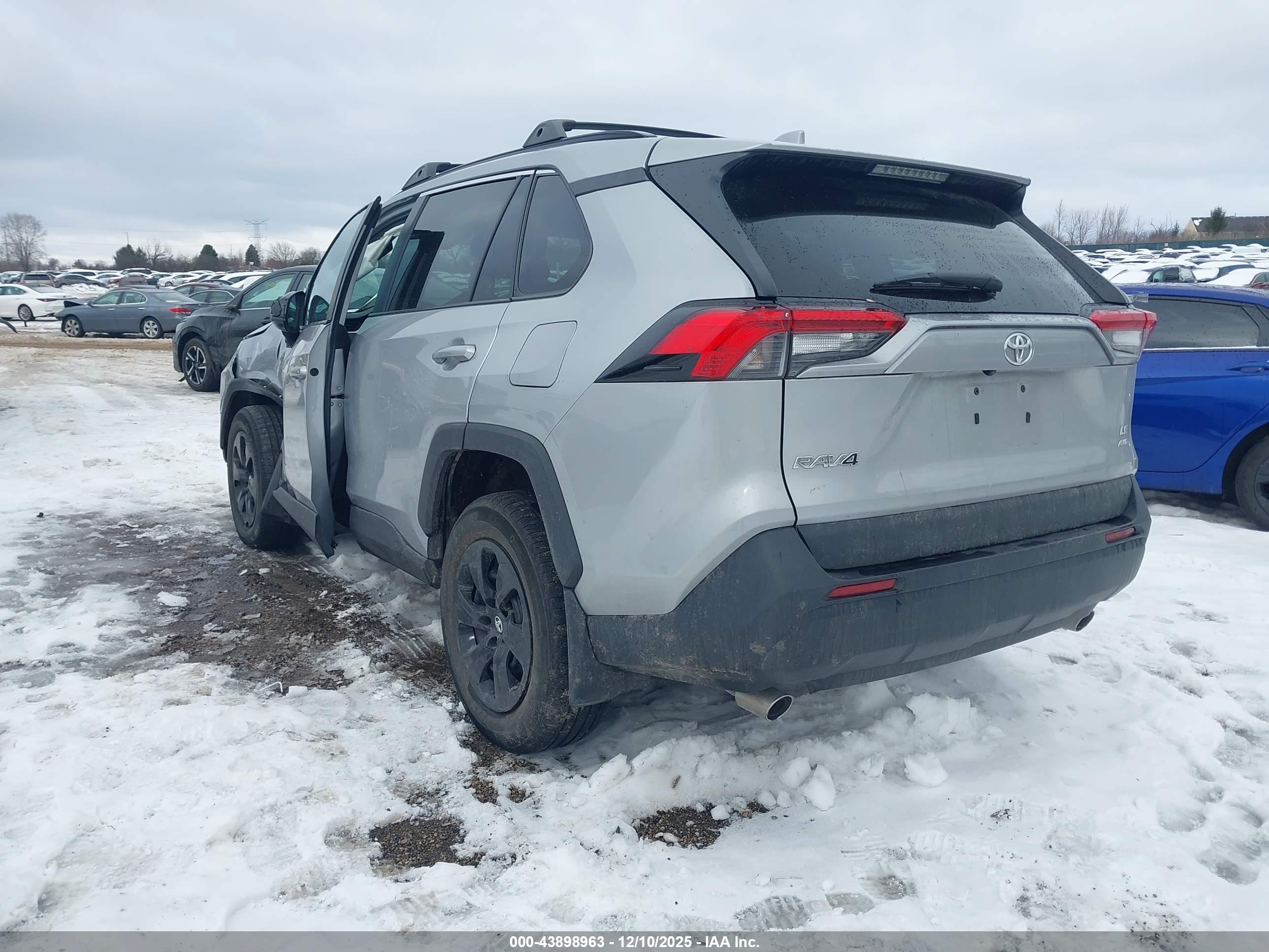 TOYOTA RAV4 image 3