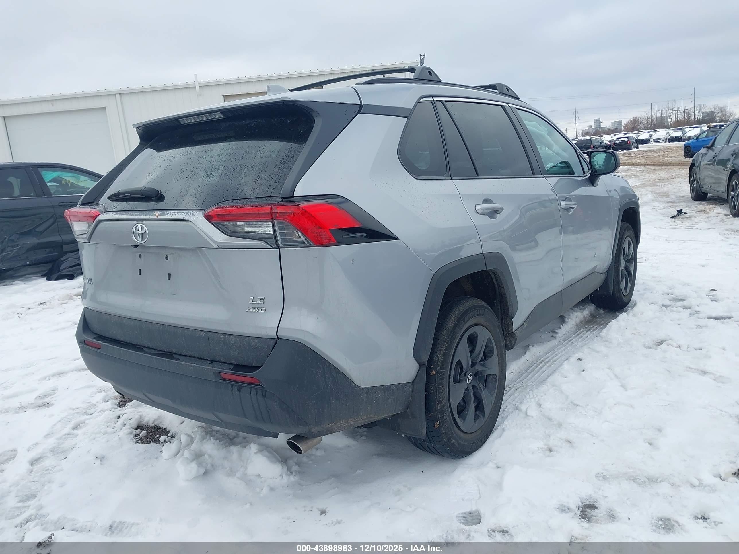 TOYOTA RAV4 image 4