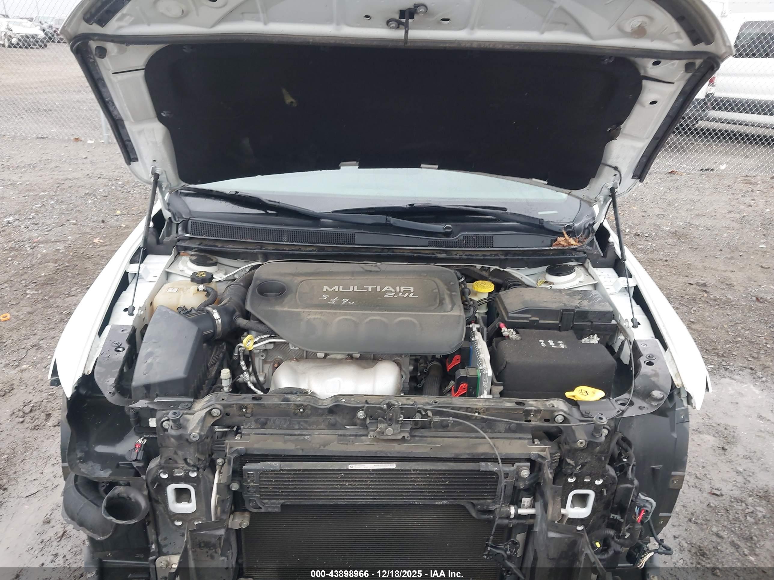 CHRYSLER 200 image 10
