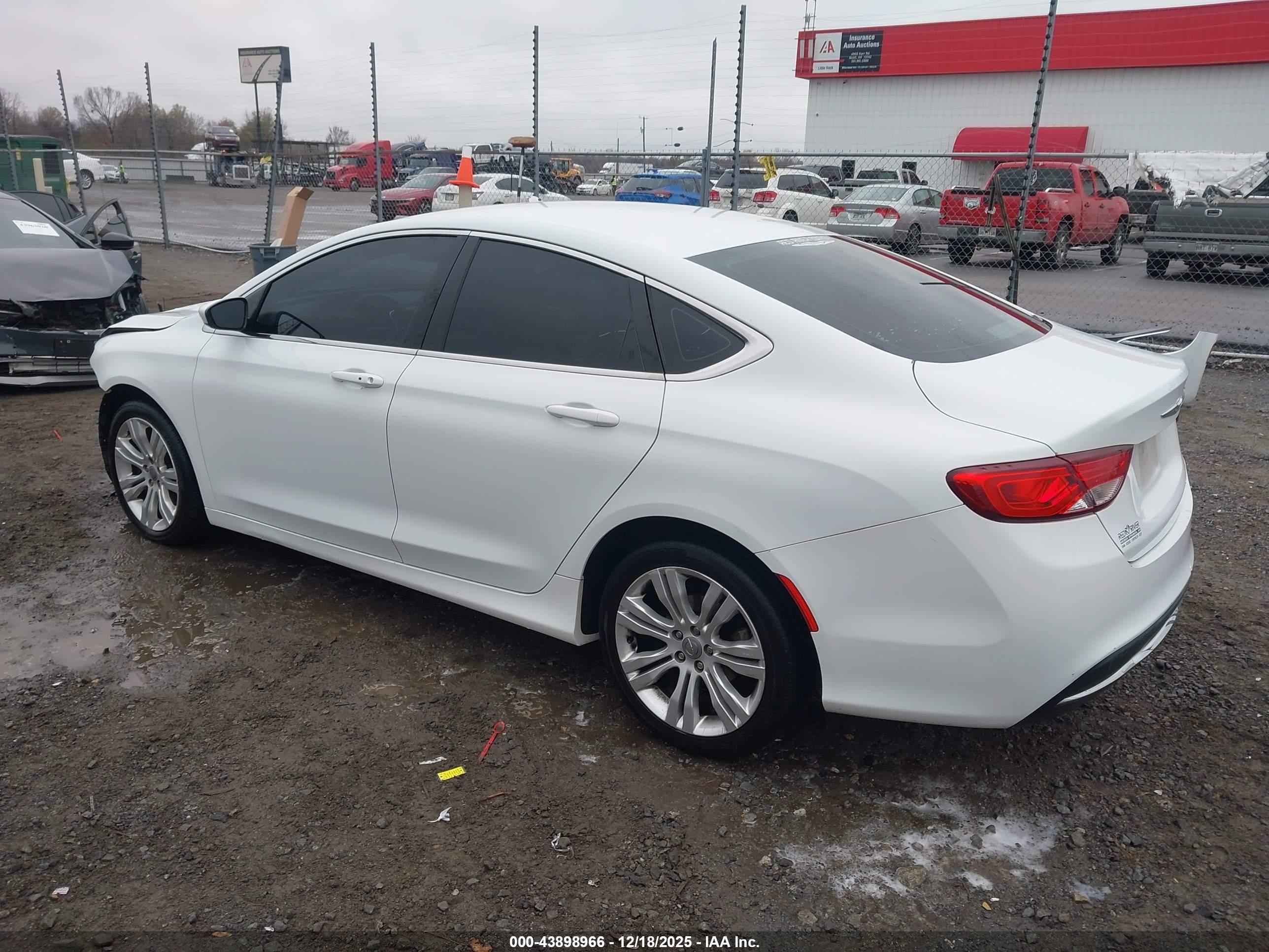 CHRYSLER 200 image 3