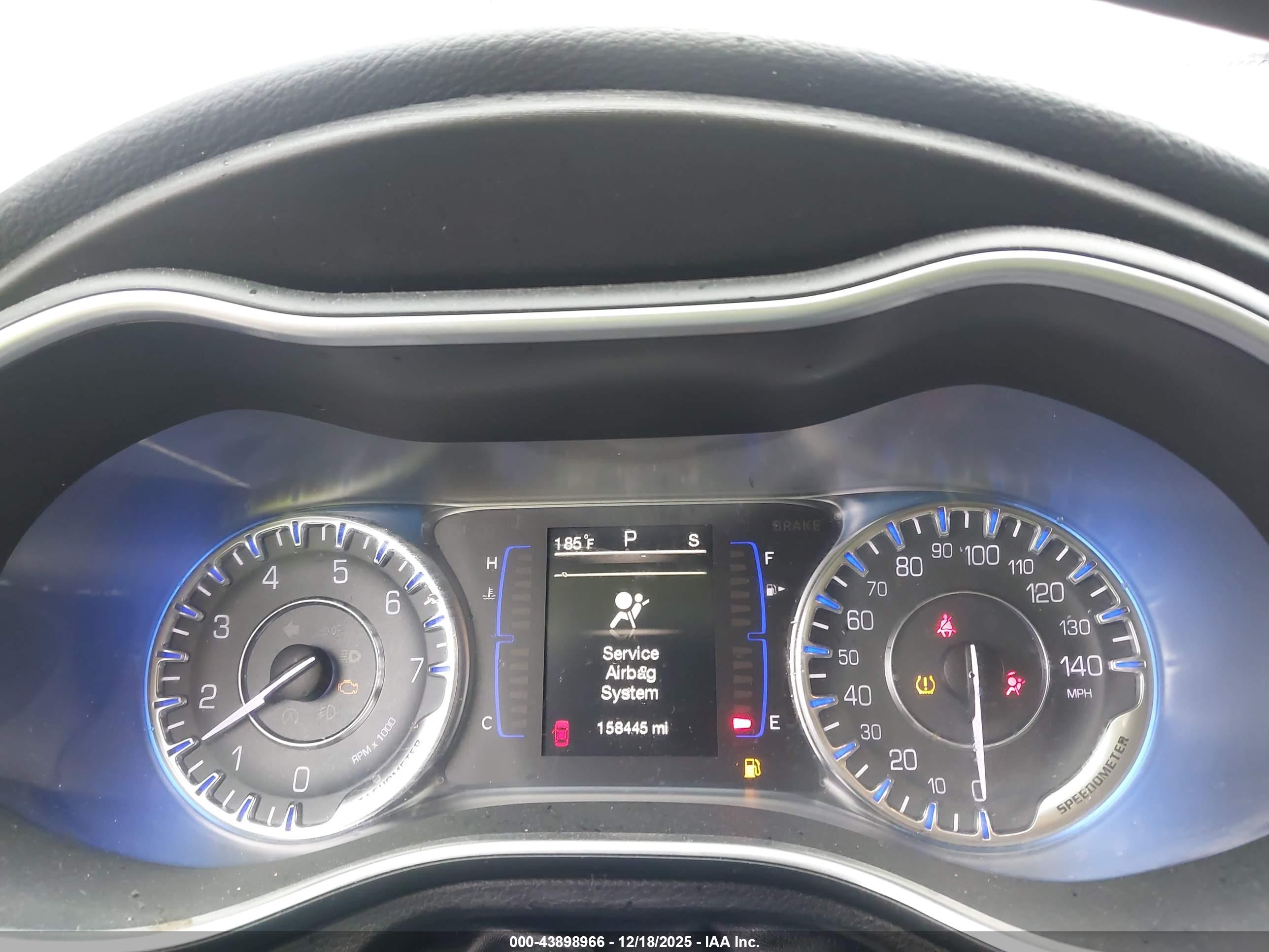 CHRYSLER 200 image 7