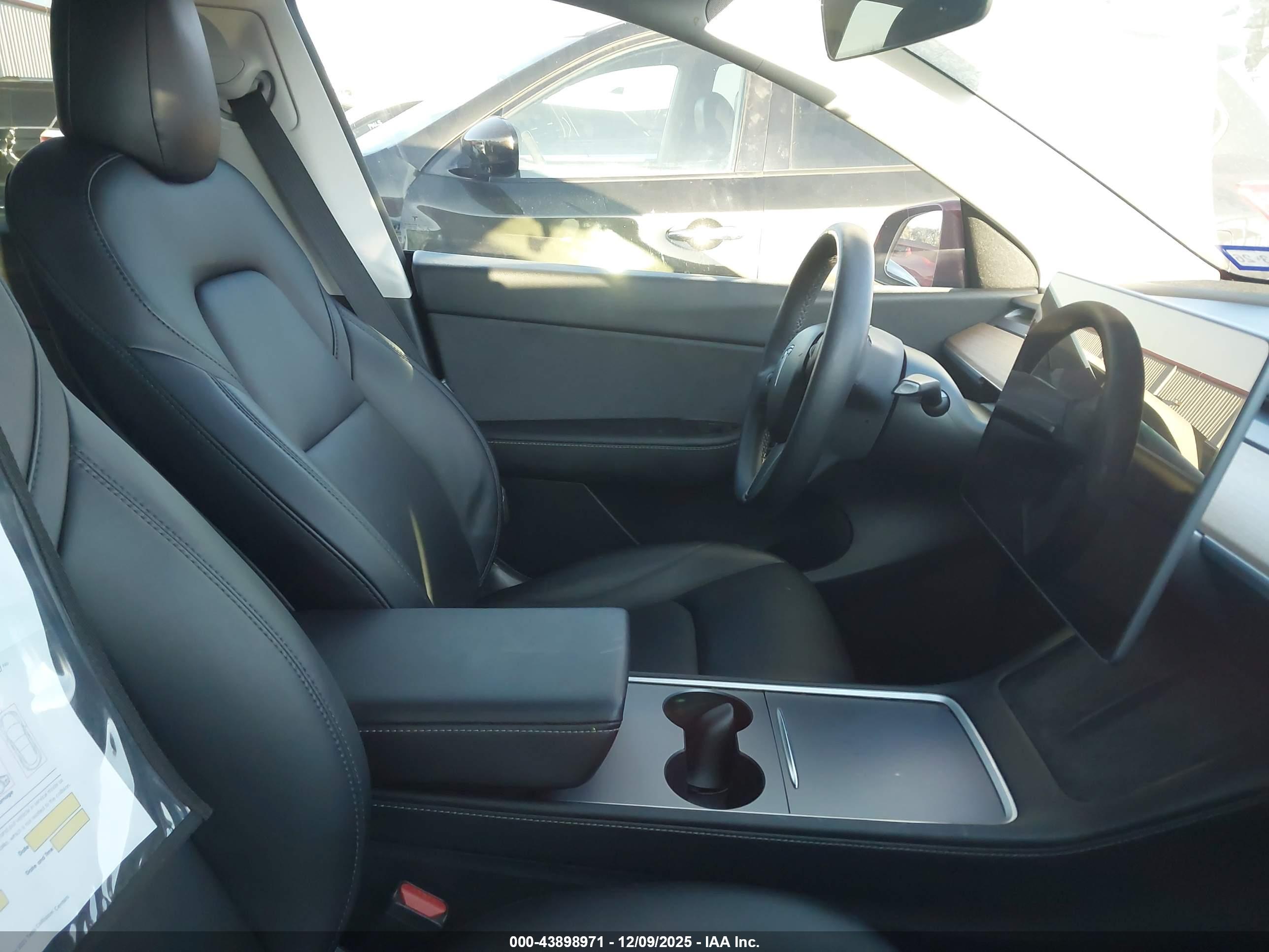 TESLA MODEL image 5
