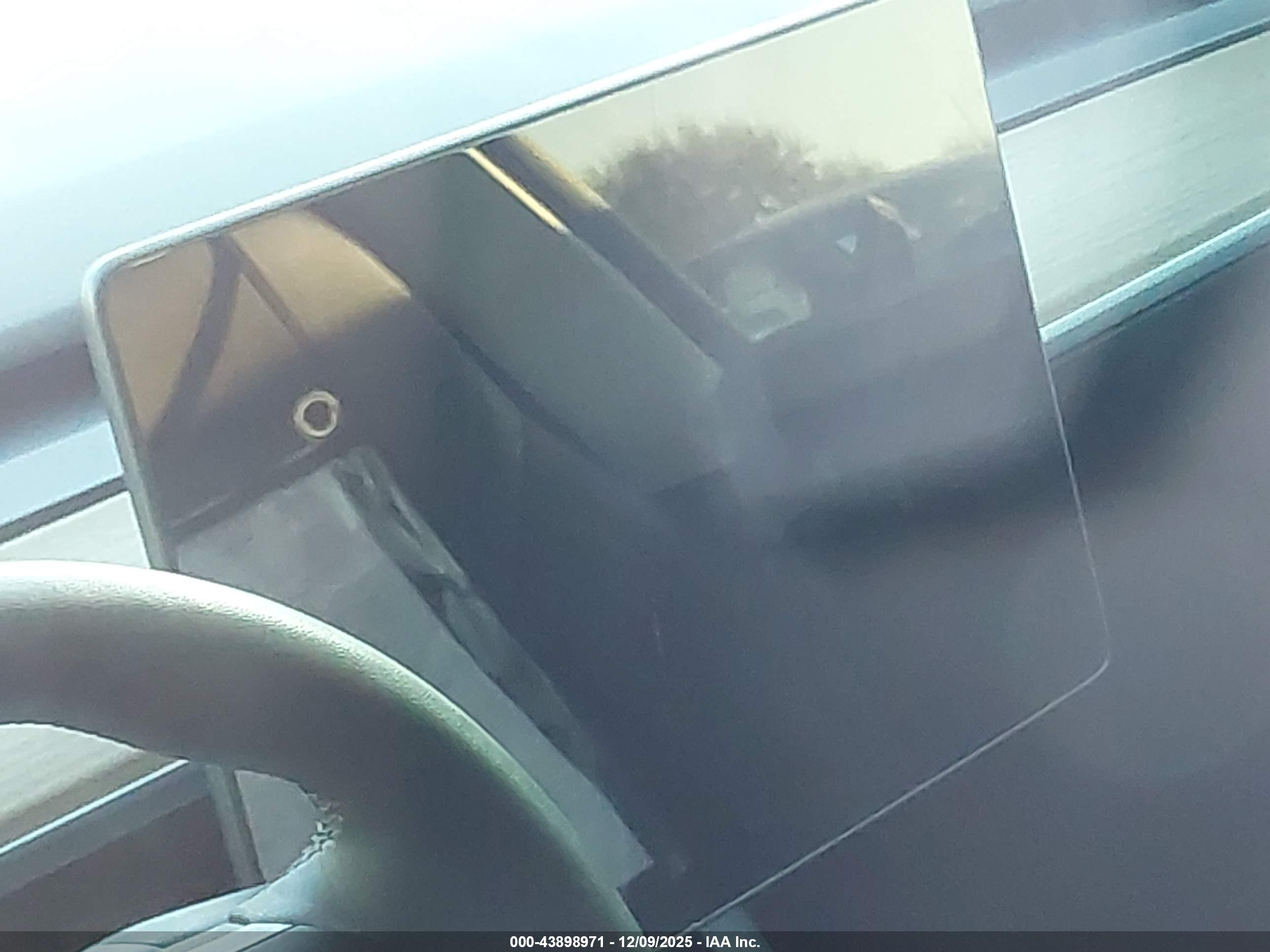 TESLA MODEL image 7