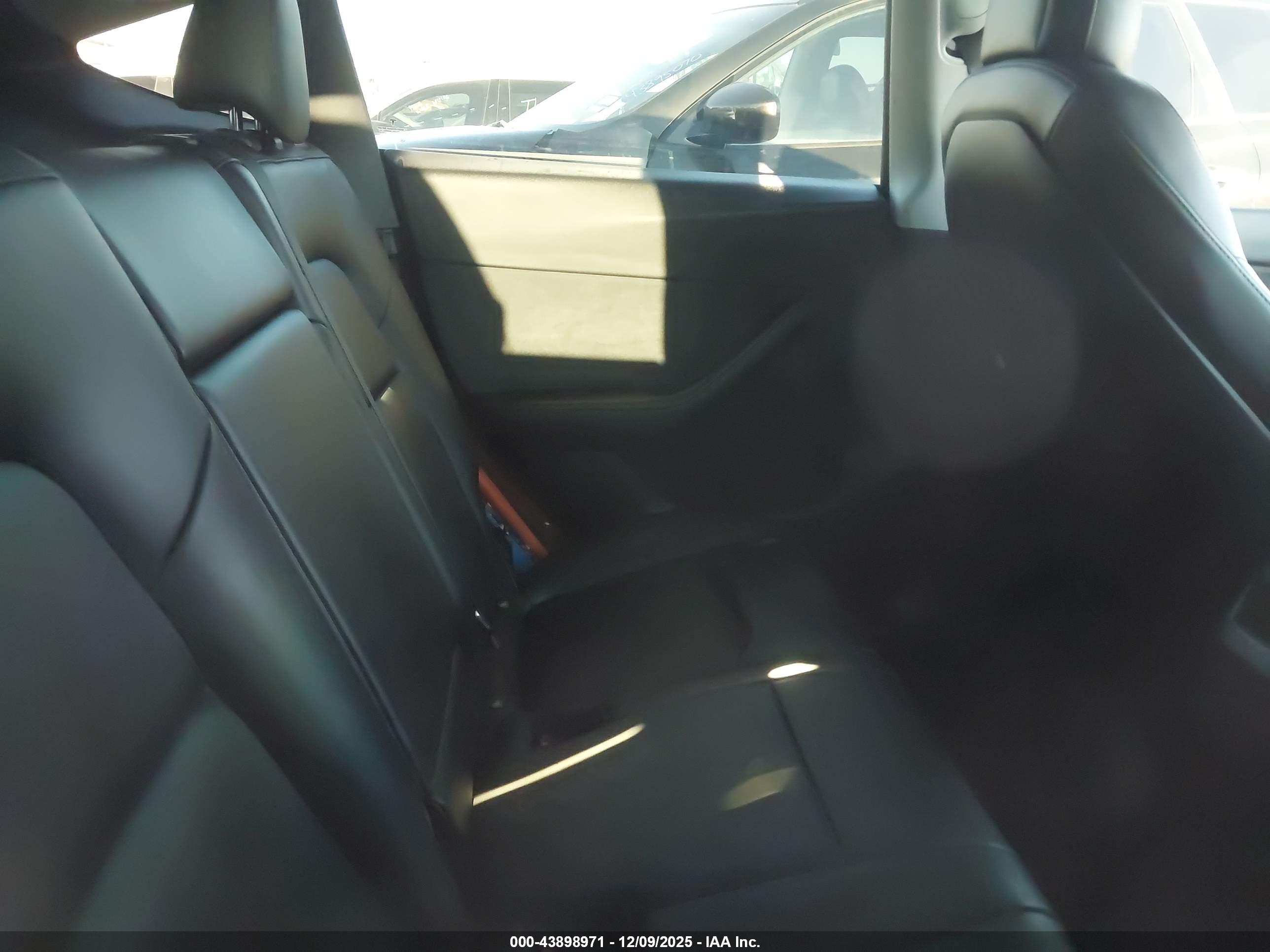 TESLA MODEL image 8