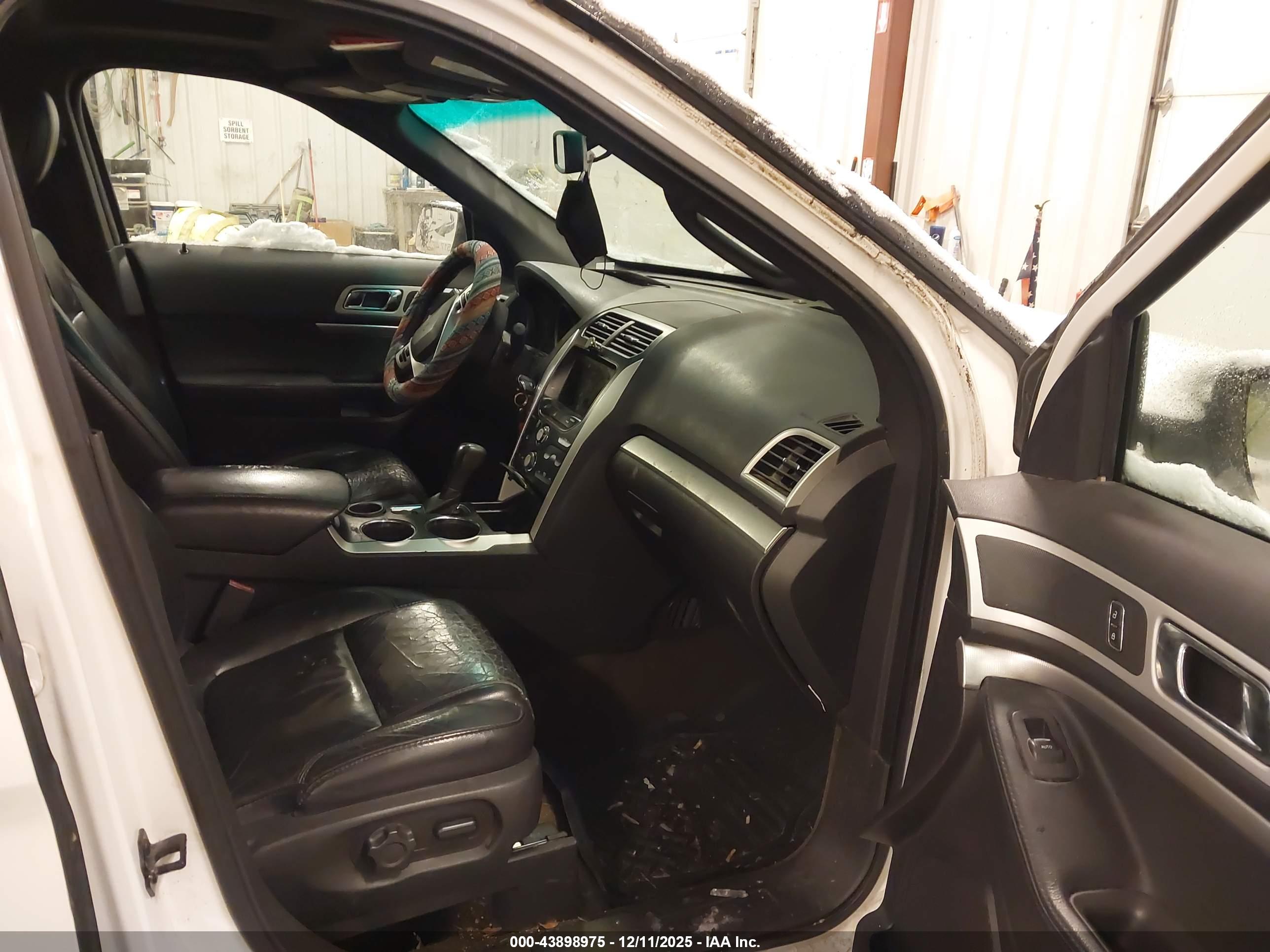 FORD EXPLORER image 5