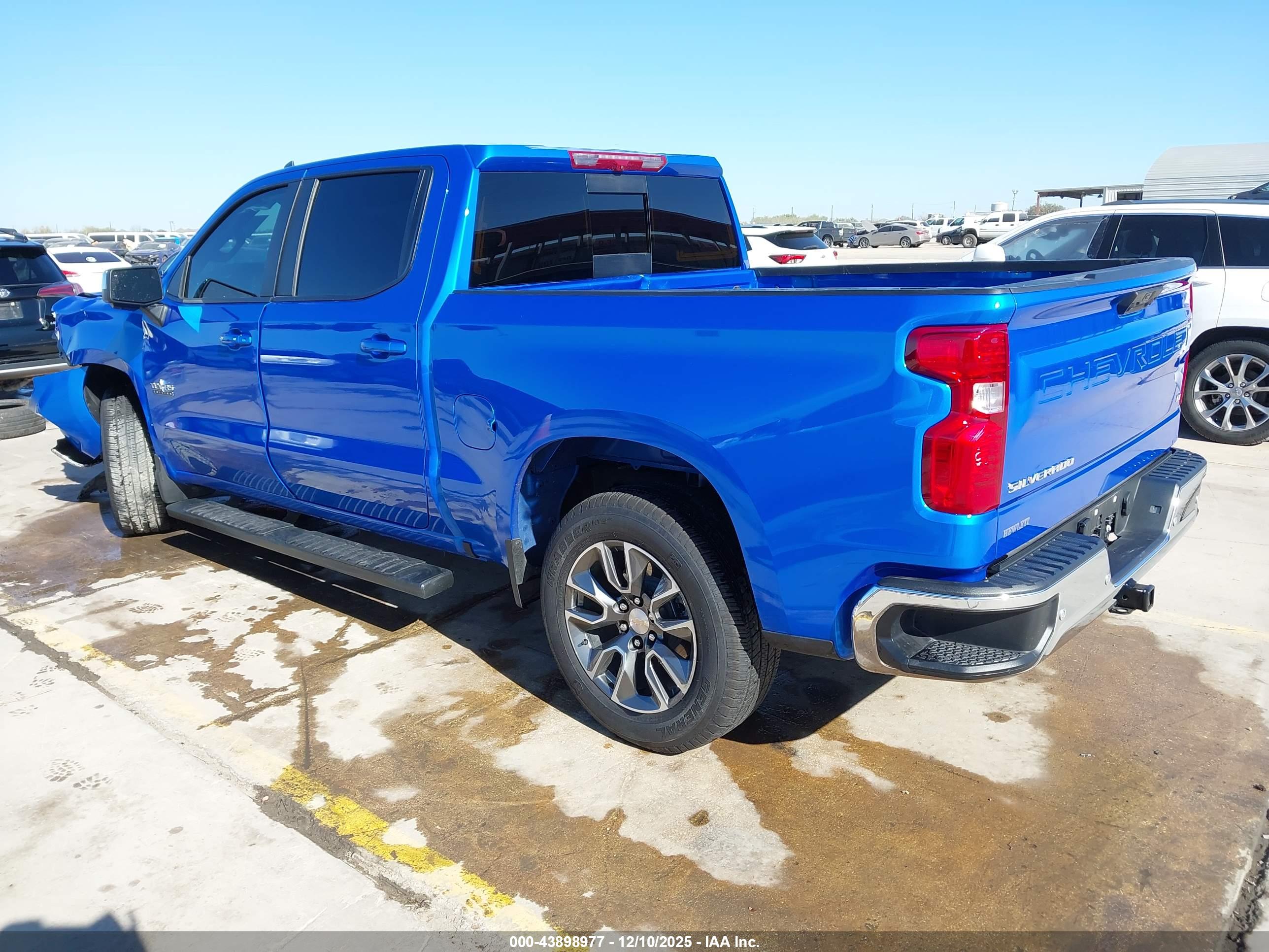 CHEVROLET SILVERADO image 3