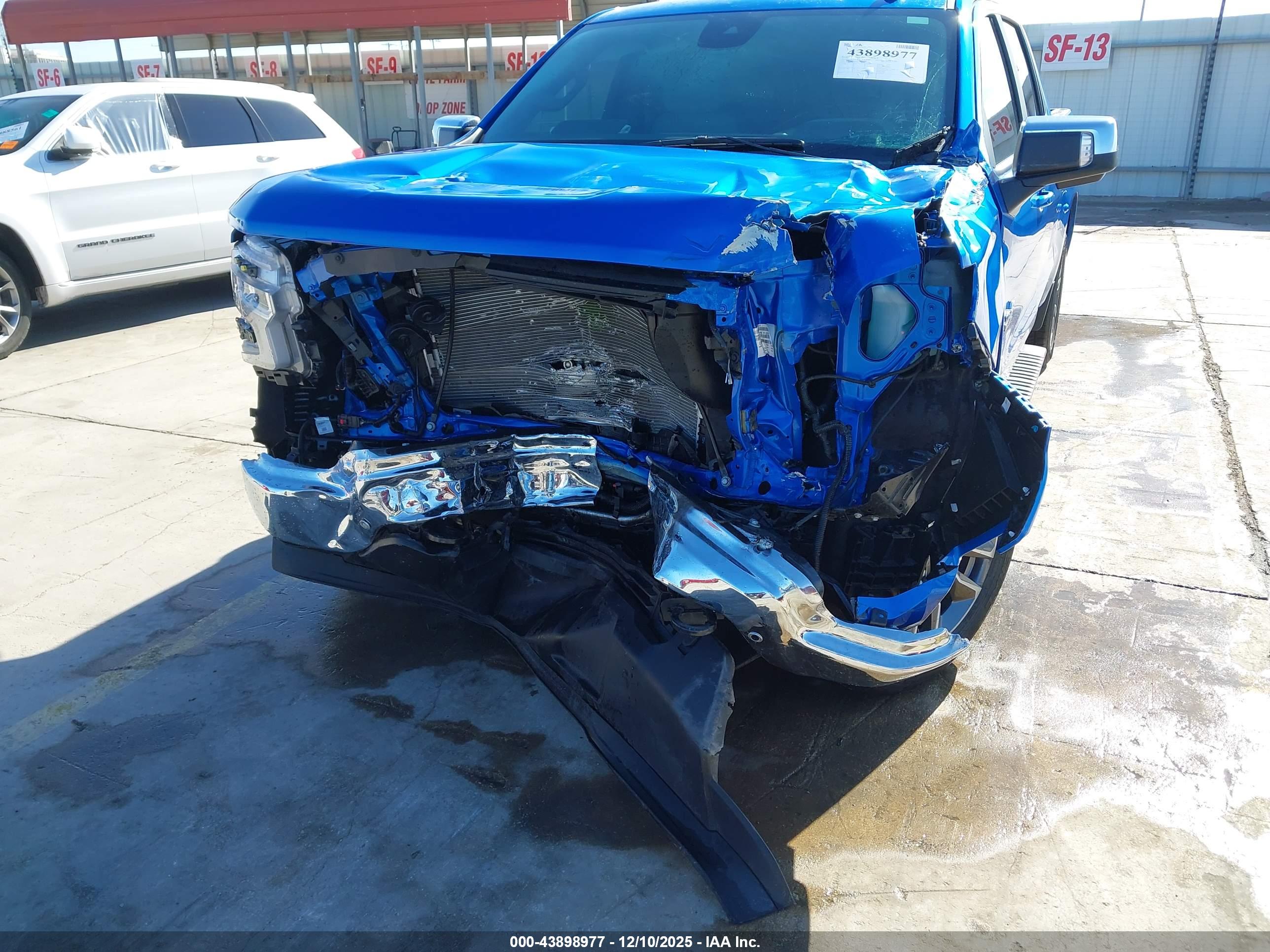 CHEVROLET SILVERADO image 6