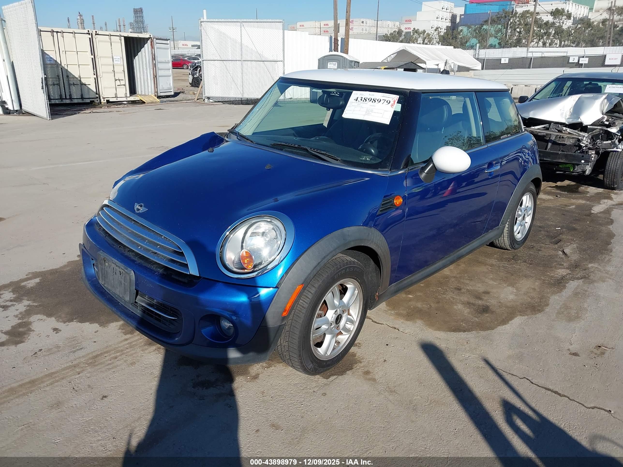 MINI COOPER image 2