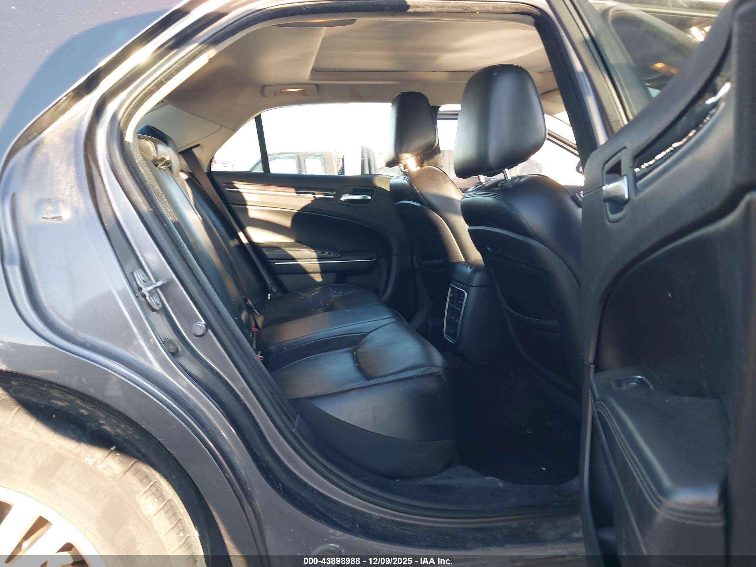 CHRYSLER 300C image 8