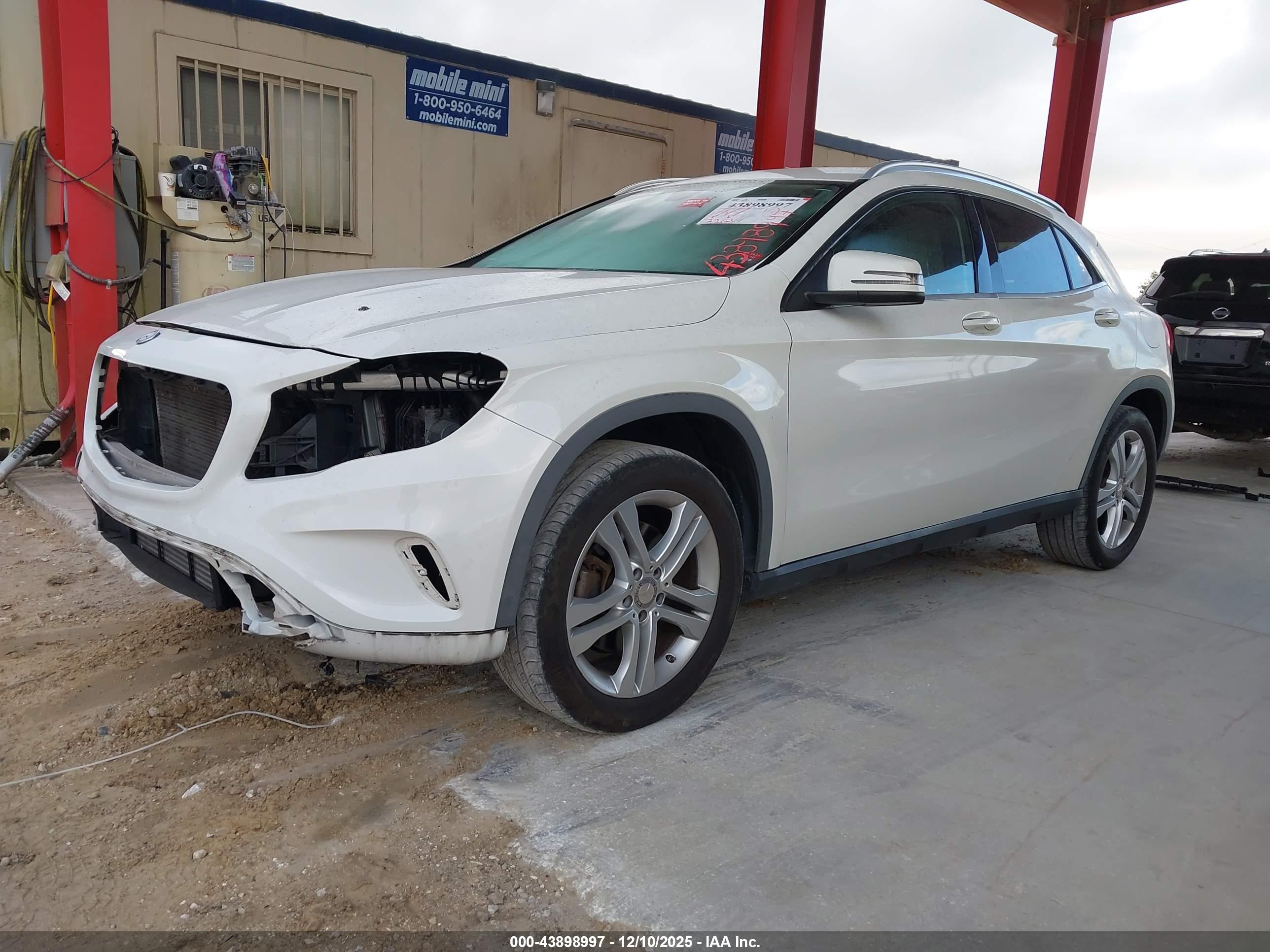 MERCEDES-BENZ GLA image 2