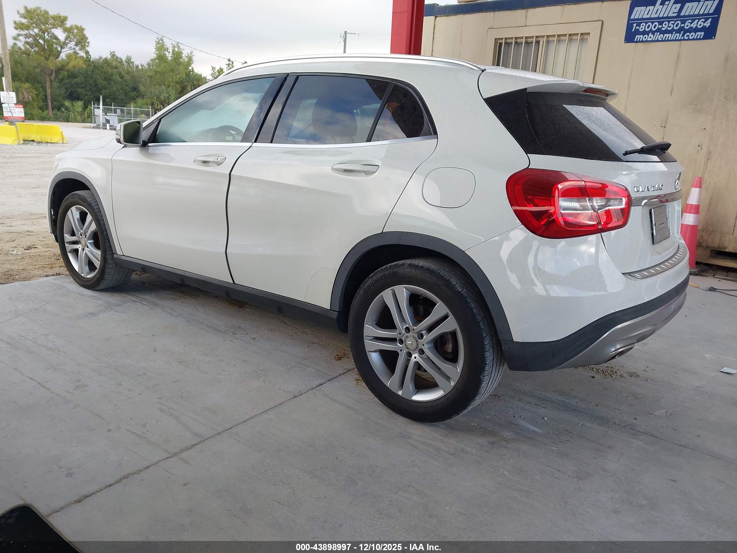 MERCEDES-BENZ GLA image 3