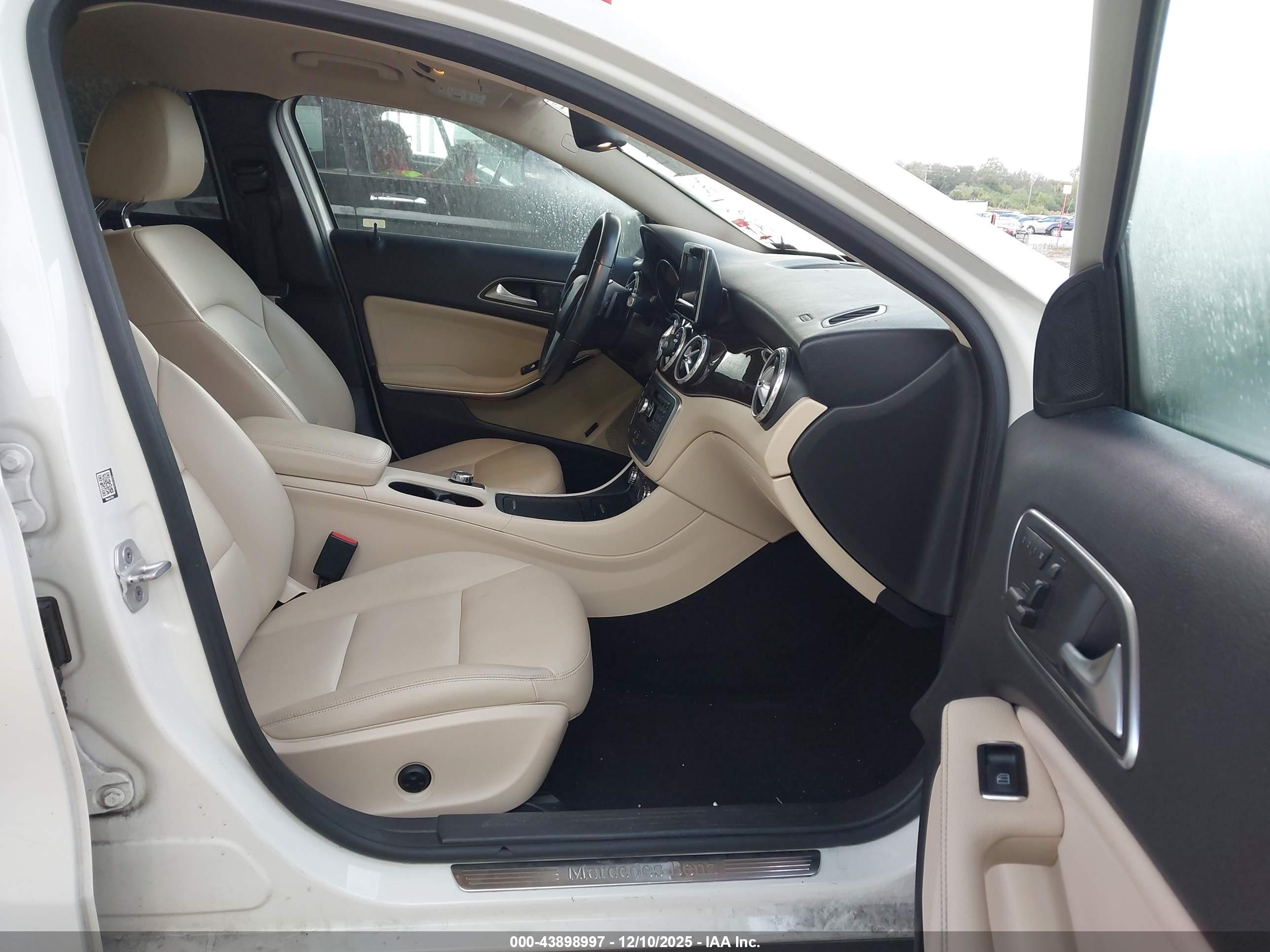 MERCEDES-BENZ GLA image 5
