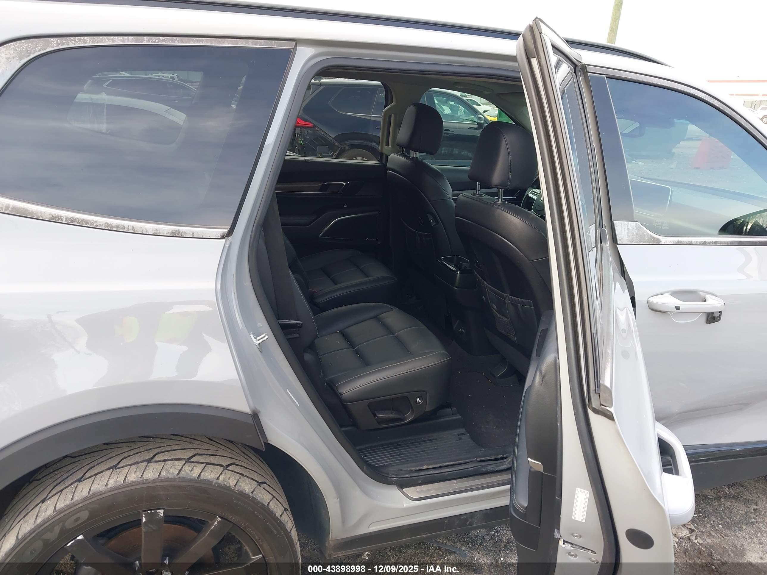 KIA TELLURIDE image 8