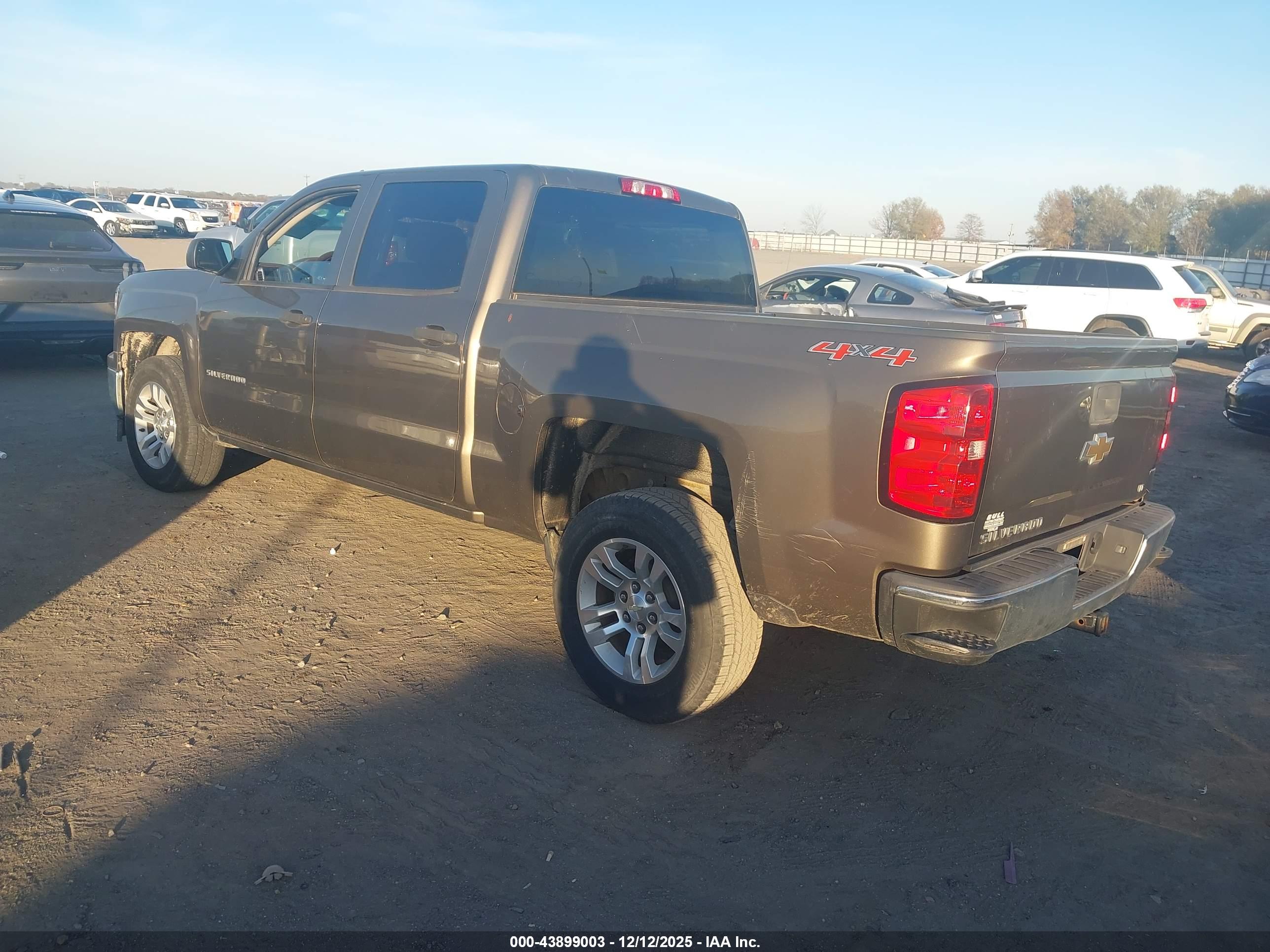 CHEVROLET SILVERADO image 3