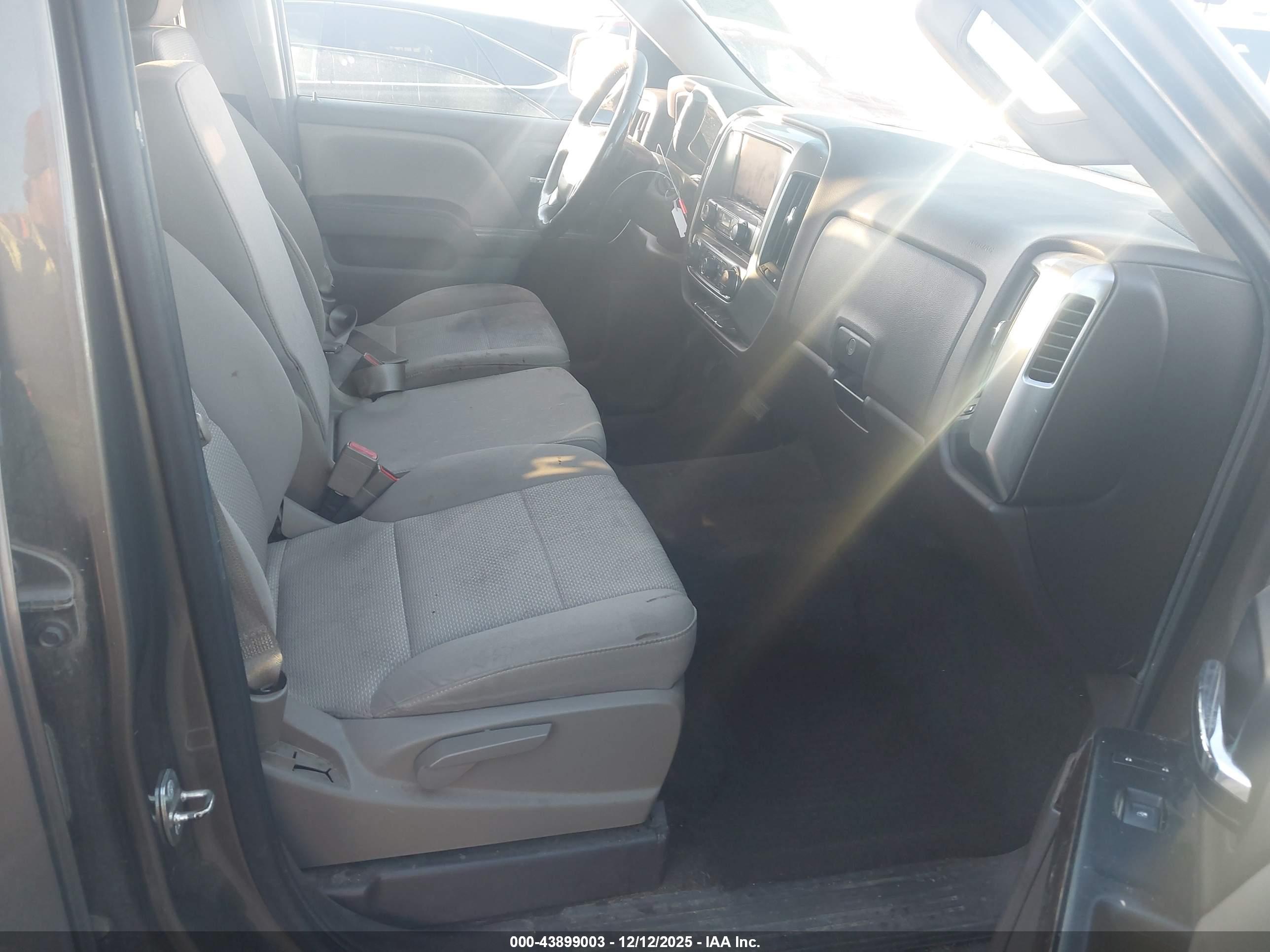 CHEVROLET SILVERADO image 5