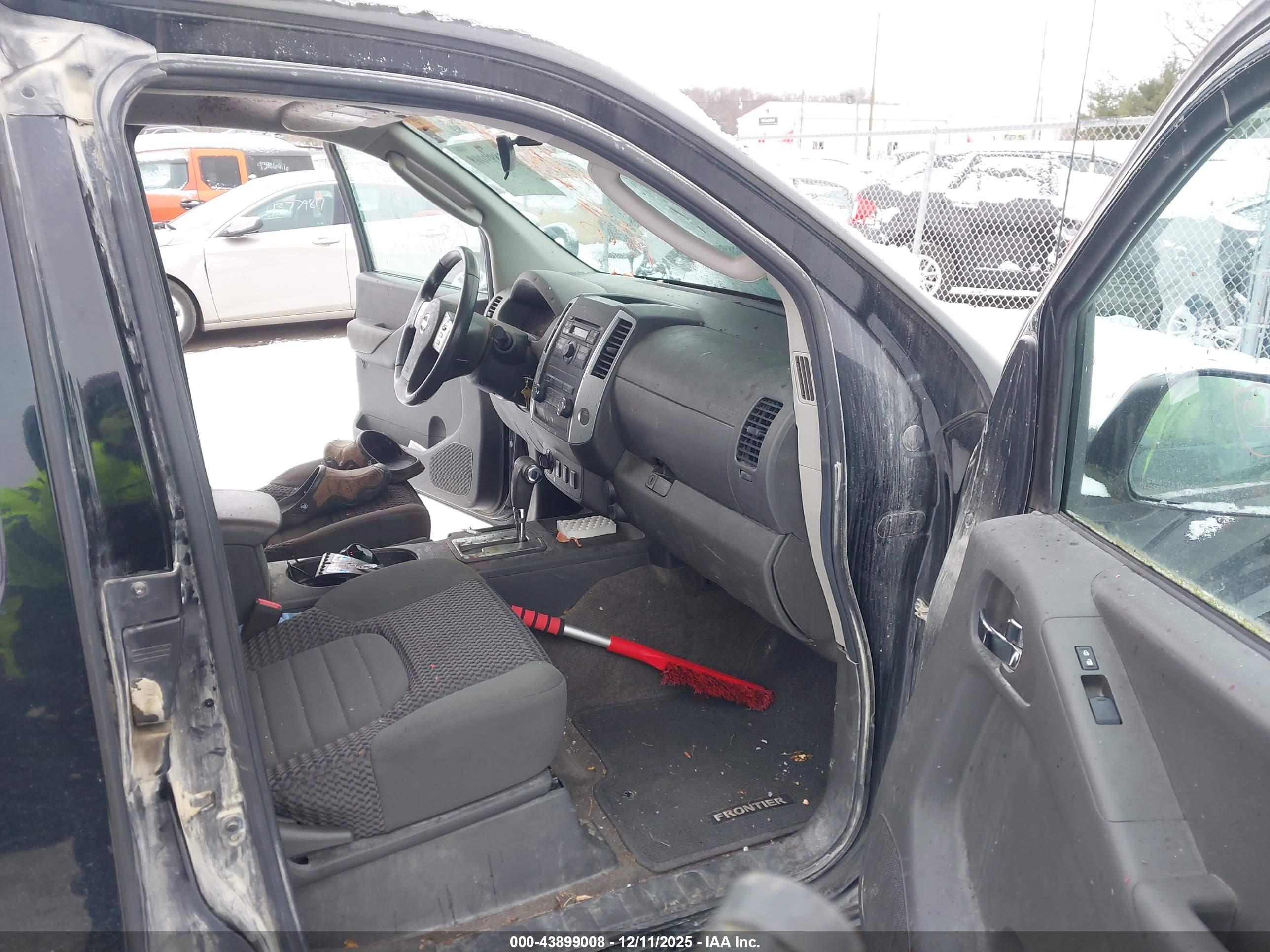 NISSAN FRONTIER image 5