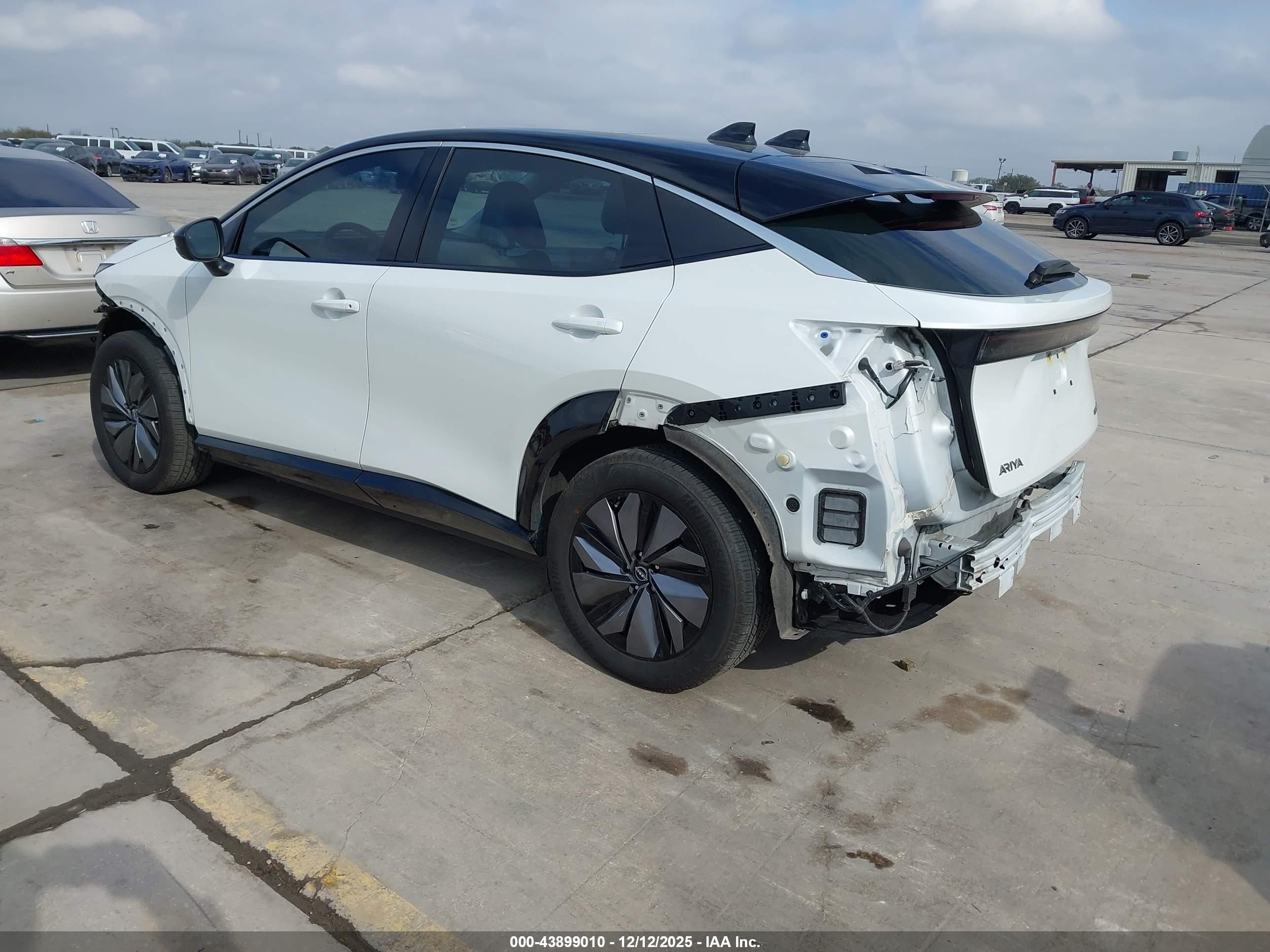 NISSAN ARIYA image 3