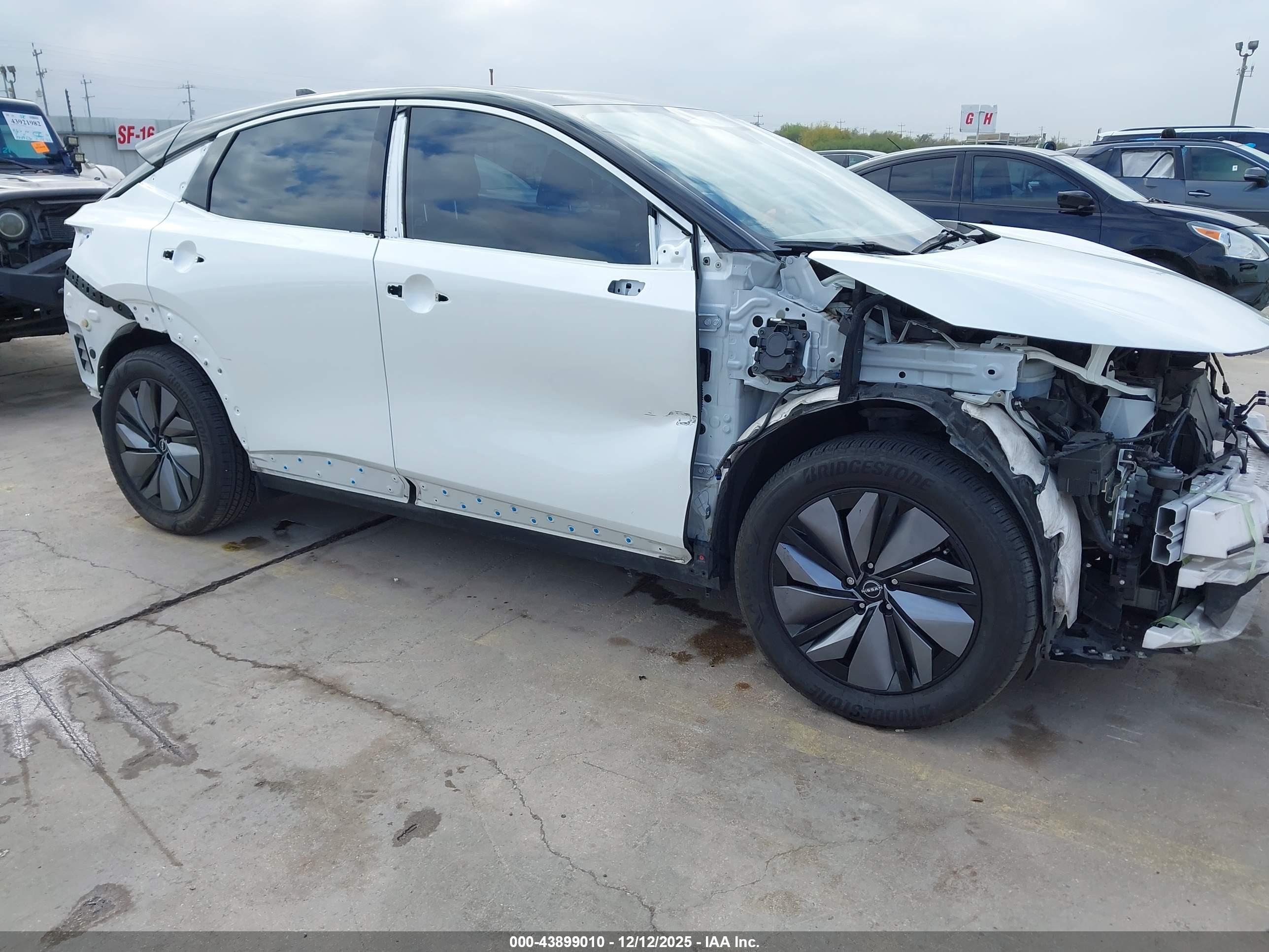 NISSAN ARIYA image 6