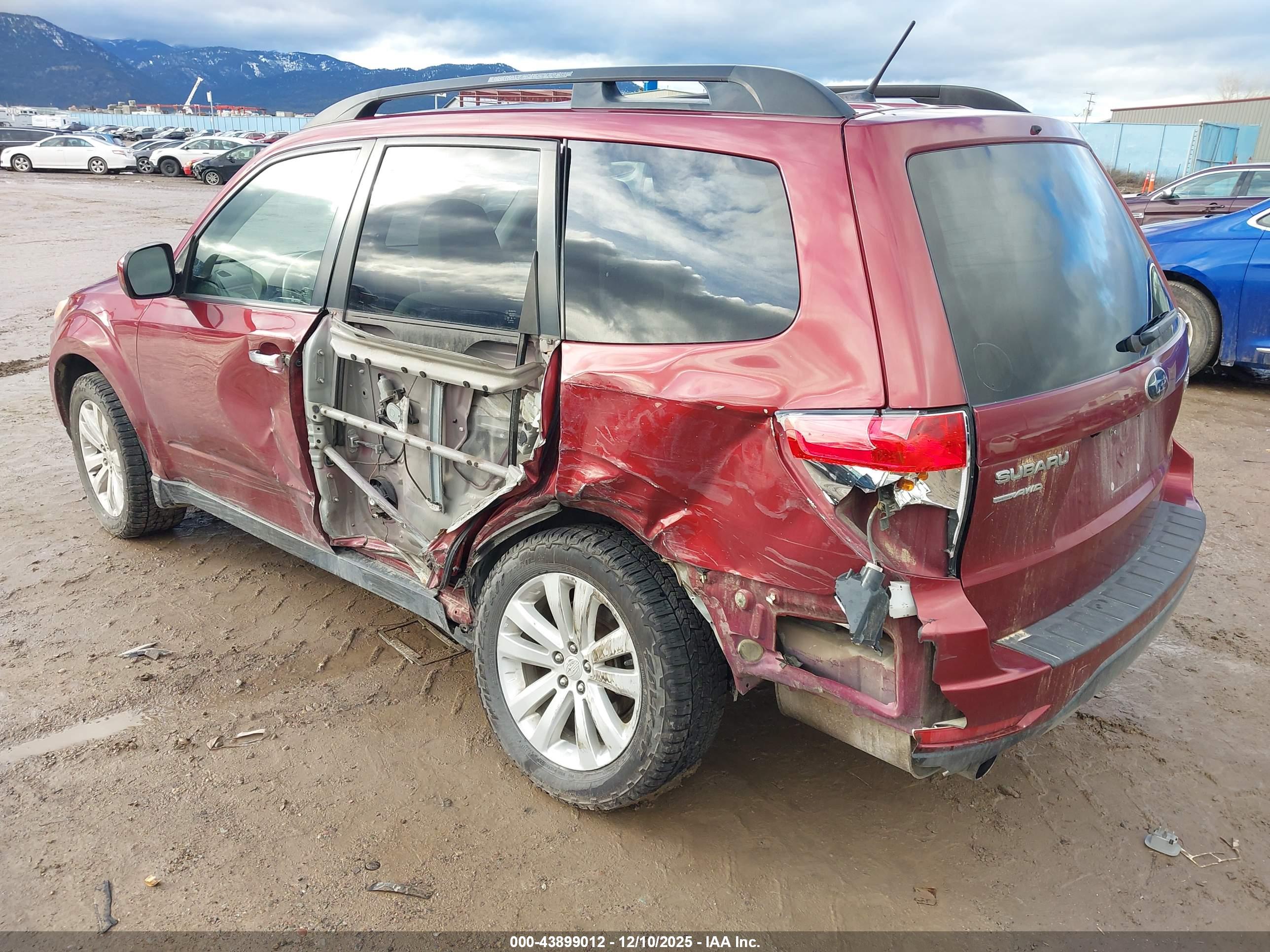 SUBARU FORESTER image 3